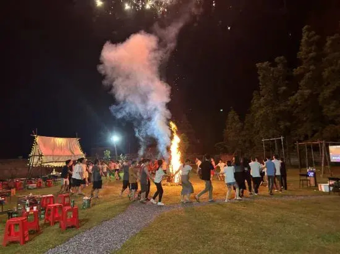 Yingxi Peak Forest Corridor Cuiying Residence
