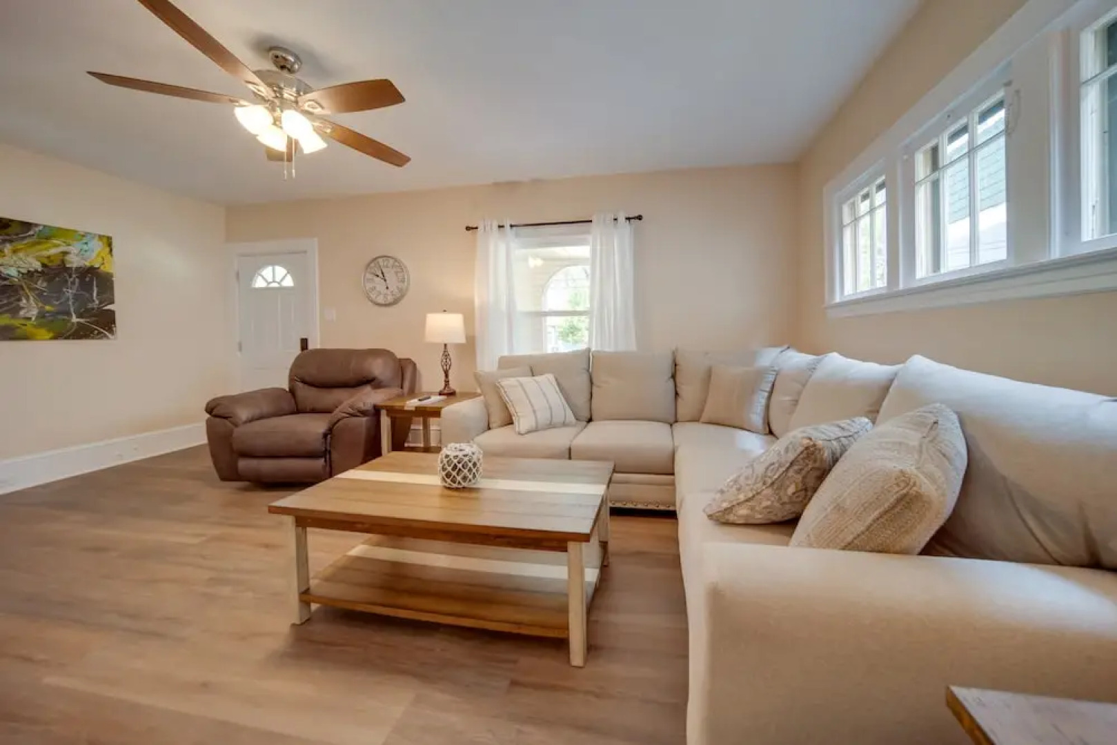 Vacation Rental w/ Porch & Views of Lake Erie!