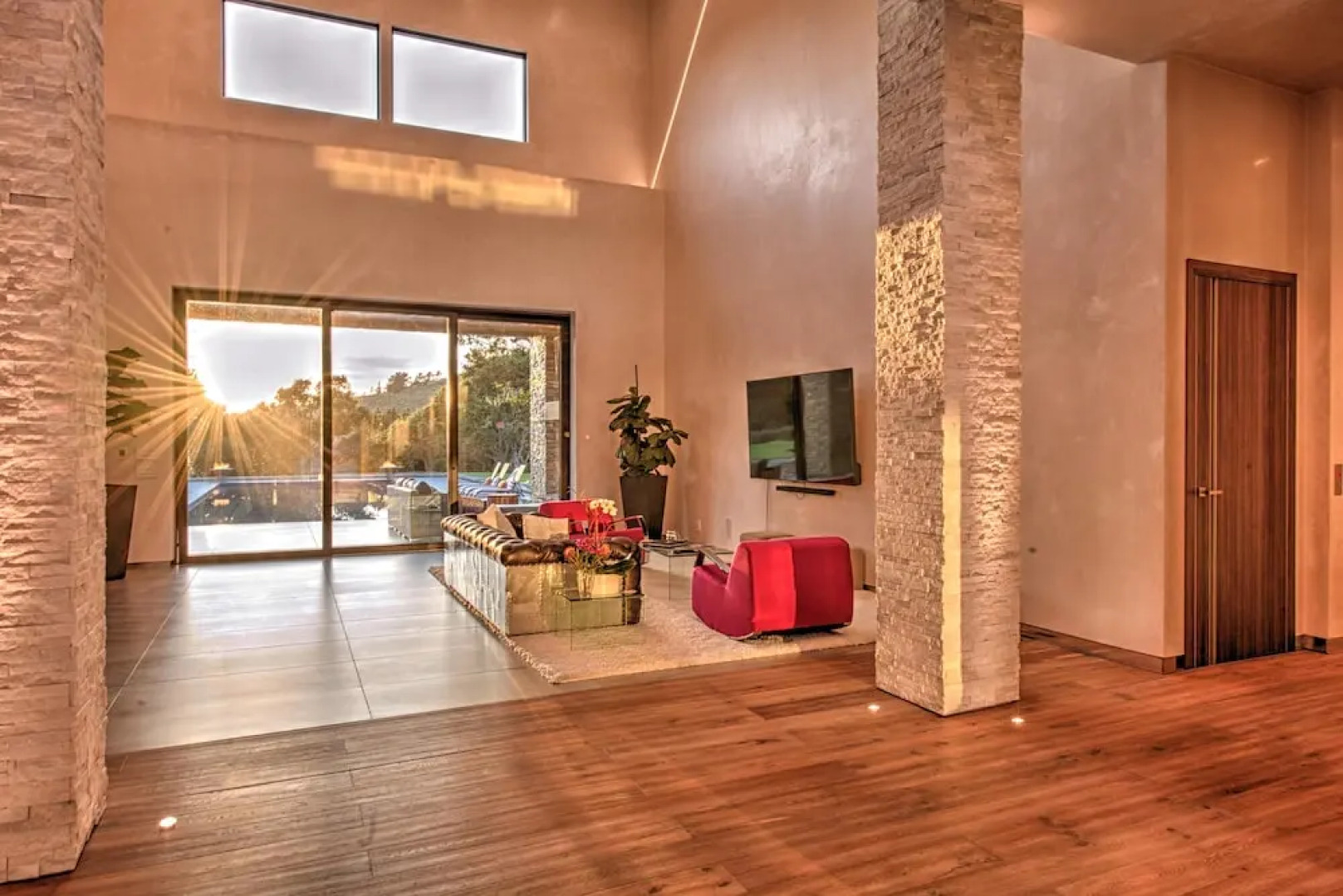 Lx1a: Luxury Contemporary Villa in The Middle of Nature