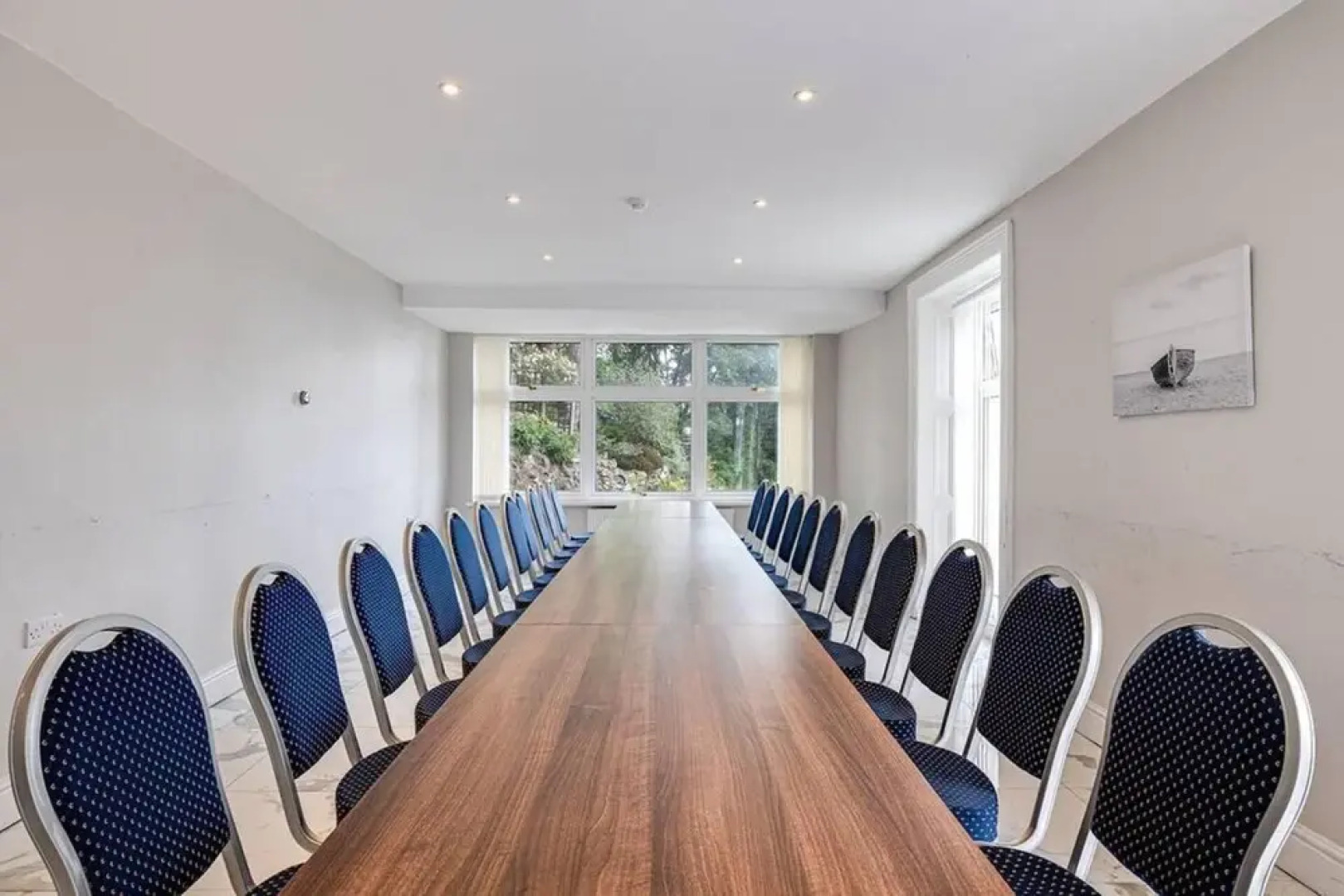 Delightful Holiday Home With sea Views and Hot Tub