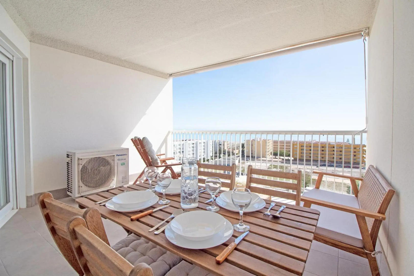 Global Properties, Moderno apartamento con terraza y vistas al mar