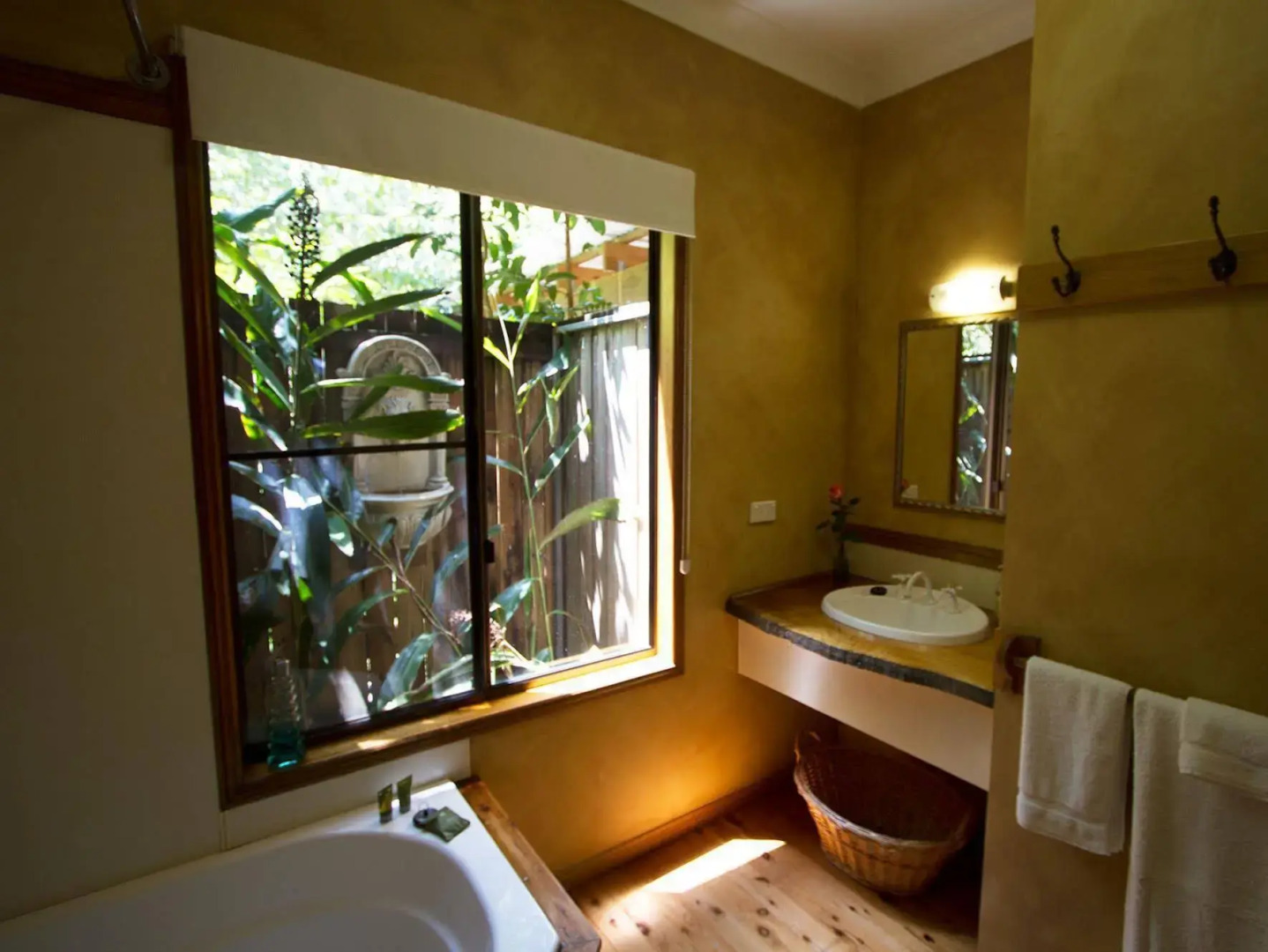 Crater Lakes Rainforest Cottages