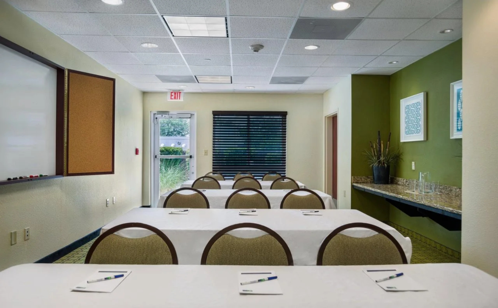 Holiday Inn Express and Suites Savannah - Midtown by IHG