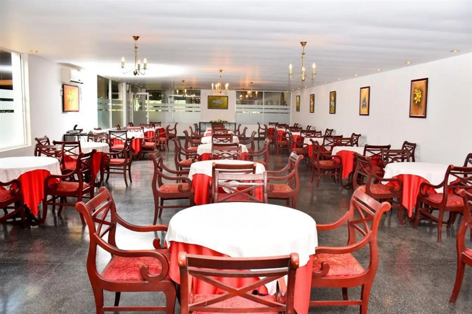 Ratnaloka Tour Inn