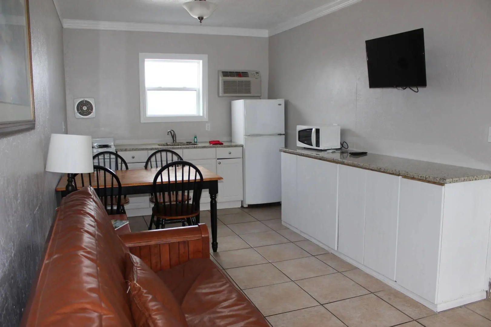 Shoreline Suites & Cabana Cottages