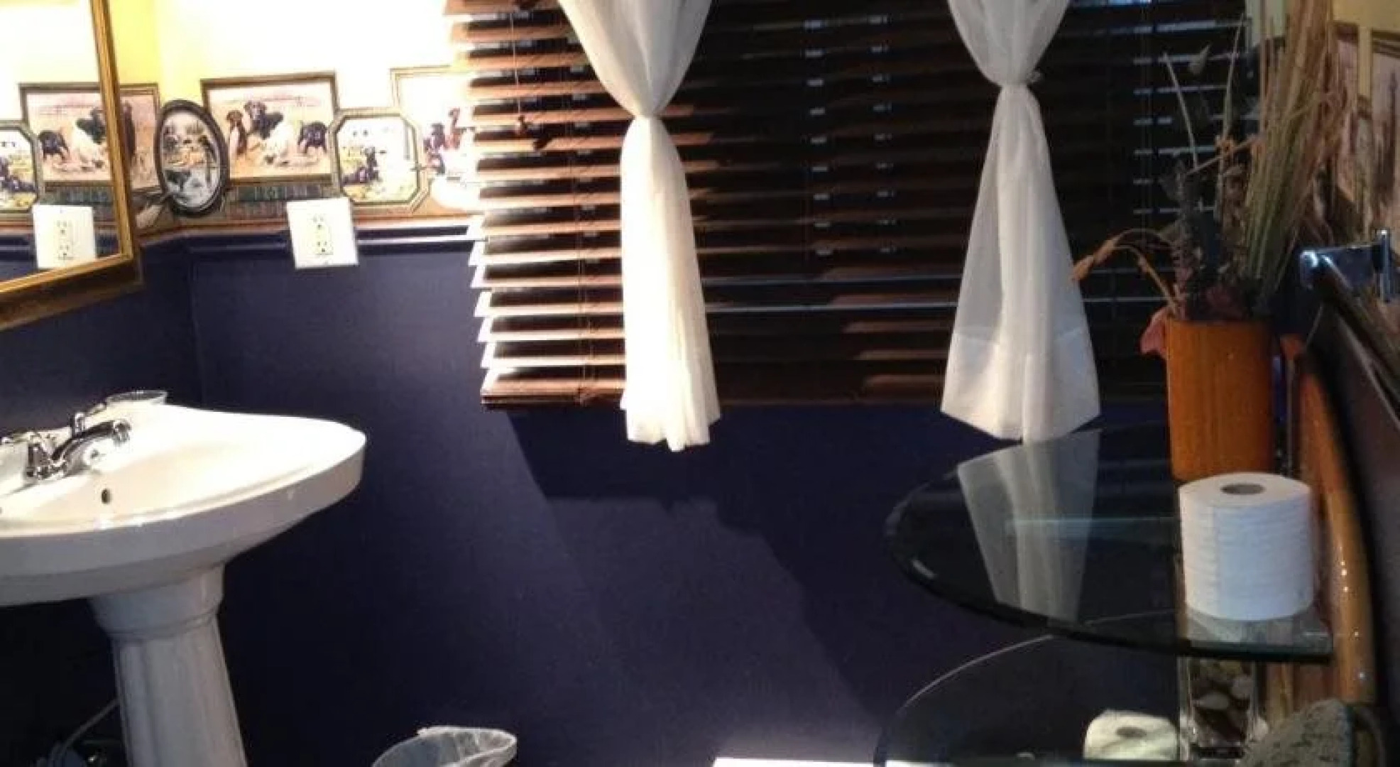 Repos & Manna Downtown Montreal