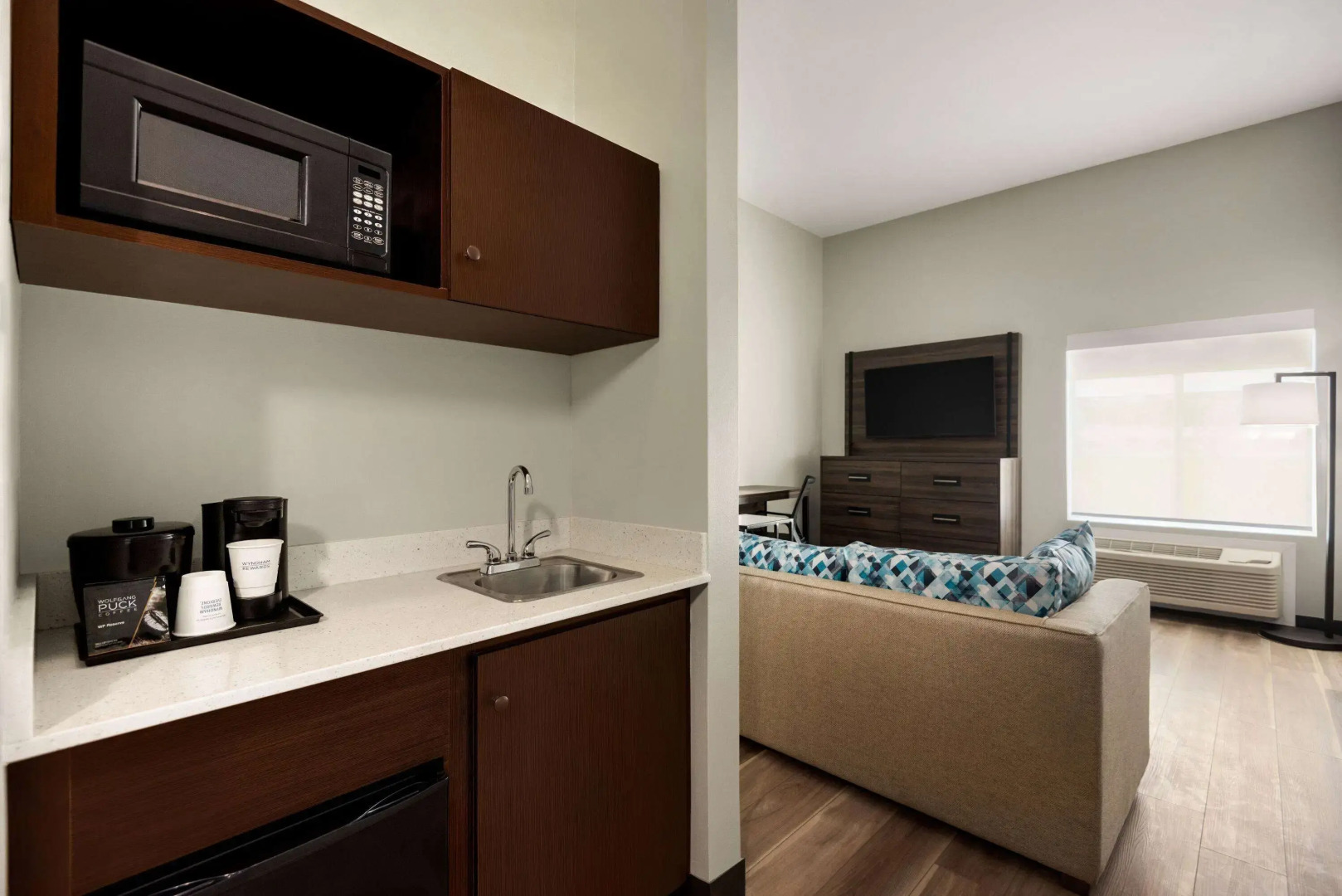 La Quinta Inn & Suites by Wyndham Gonzales LA