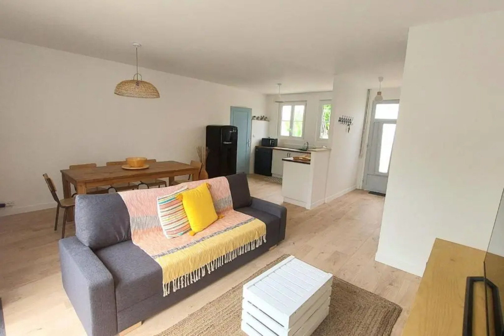 House 90 M With Pool And Garden