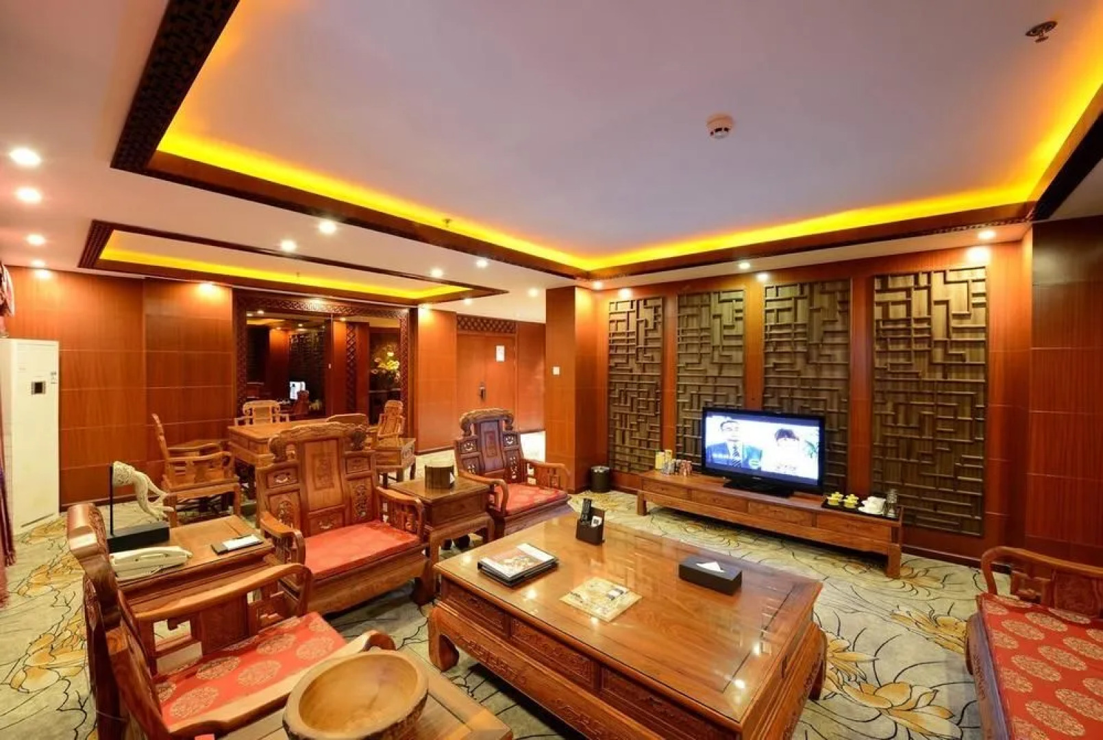 Shizong Diheng Hotel