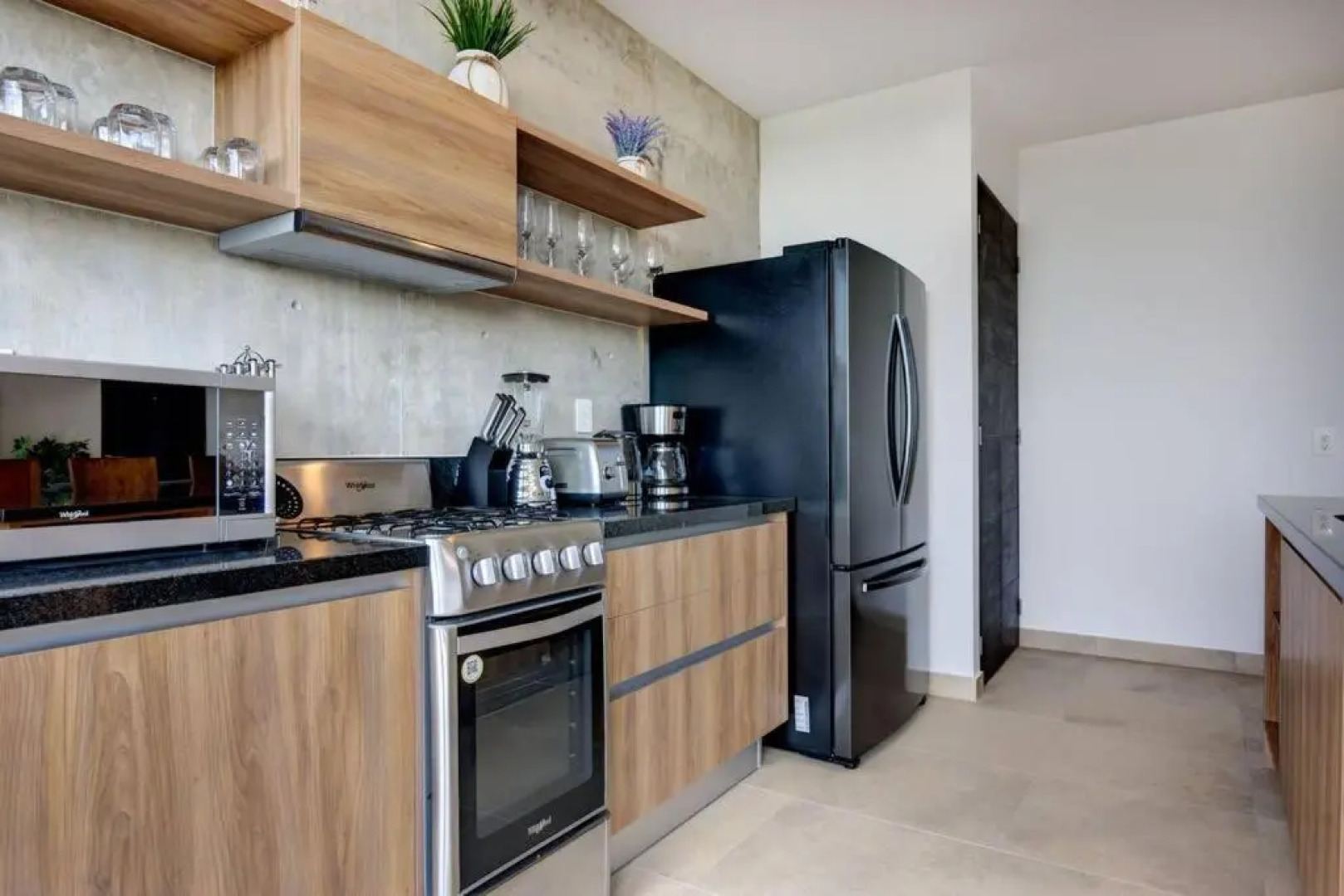 2/2 Ocean View Penthouse in Secure Gated Complex!