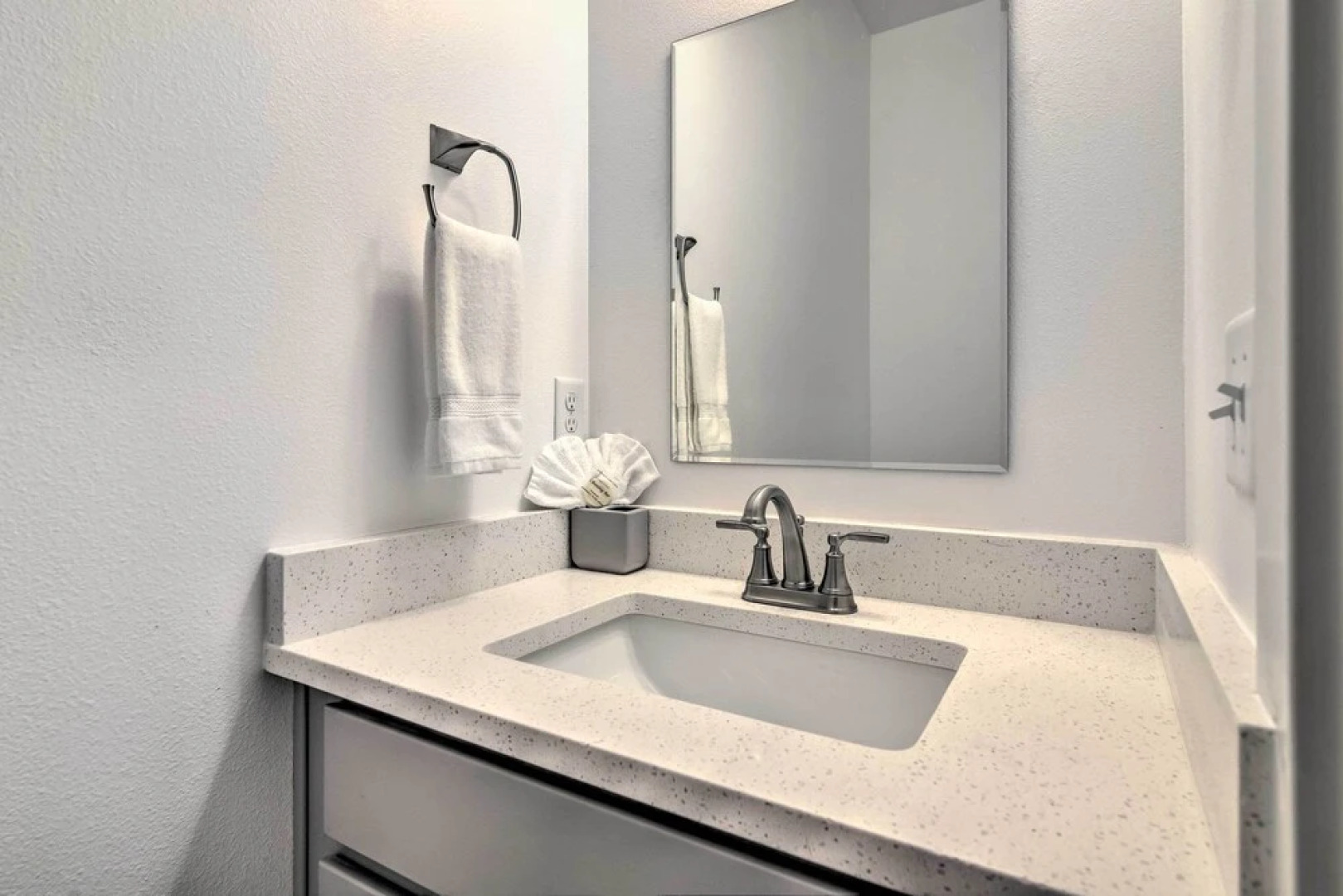 Stunning Stevenson Retreat w/ Mountain Views!