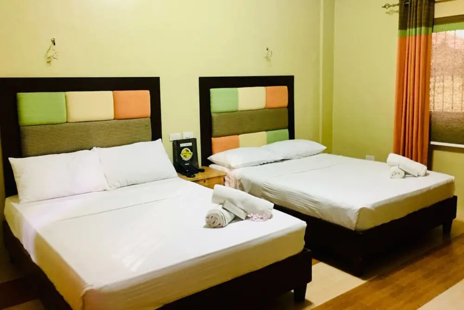 Kamayan sa Palaisdaan Hotel and Resort