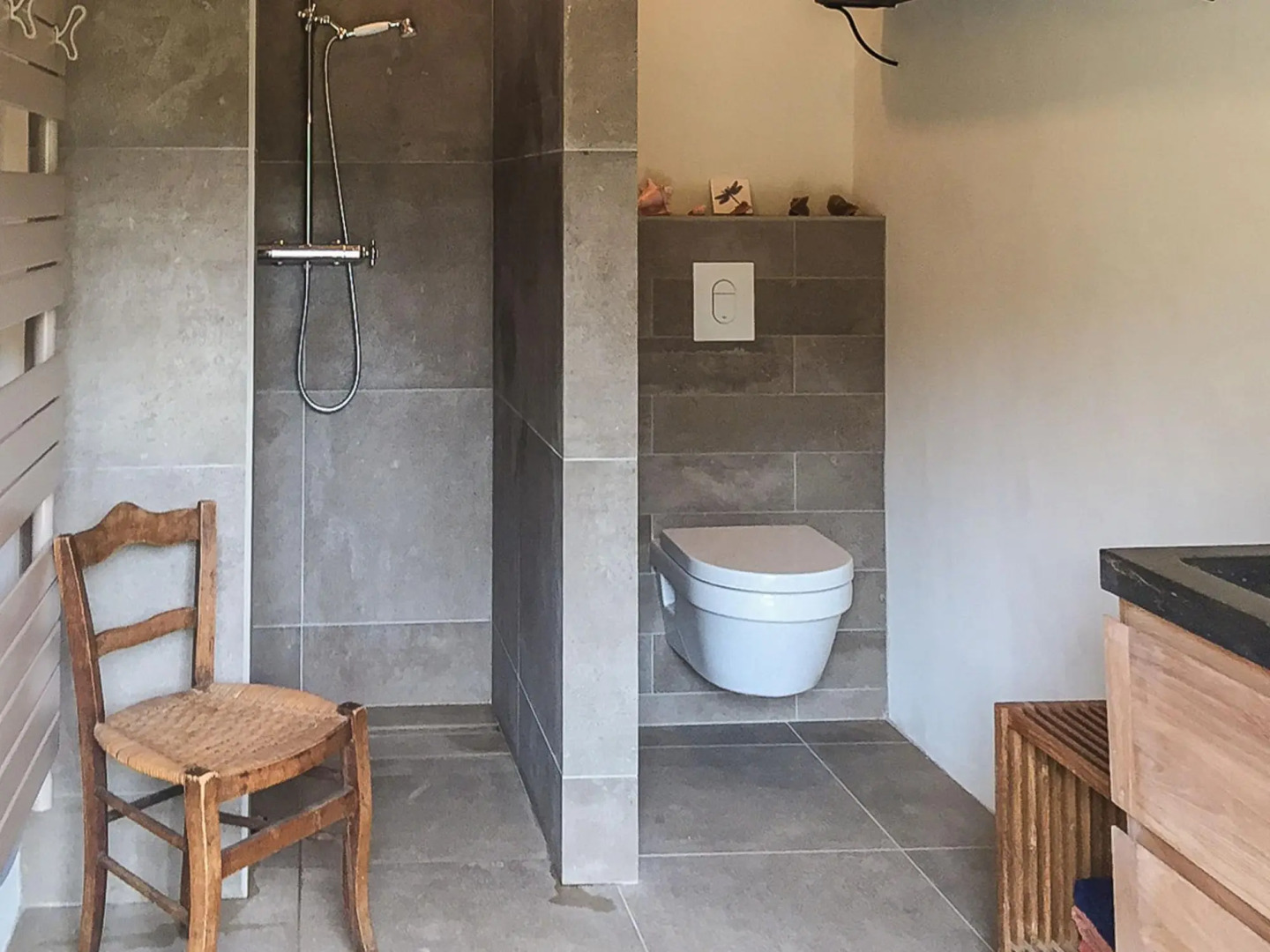 Historic Mansion by the River Lot in Cenevieres