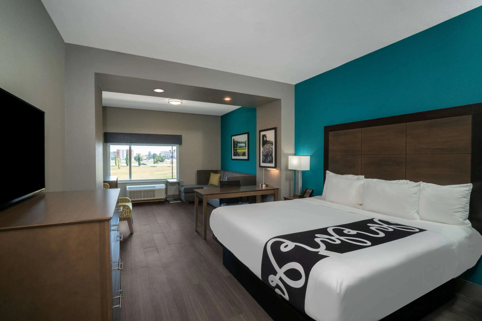 La Quinta Inn And Suites By Wyndham West Memphis