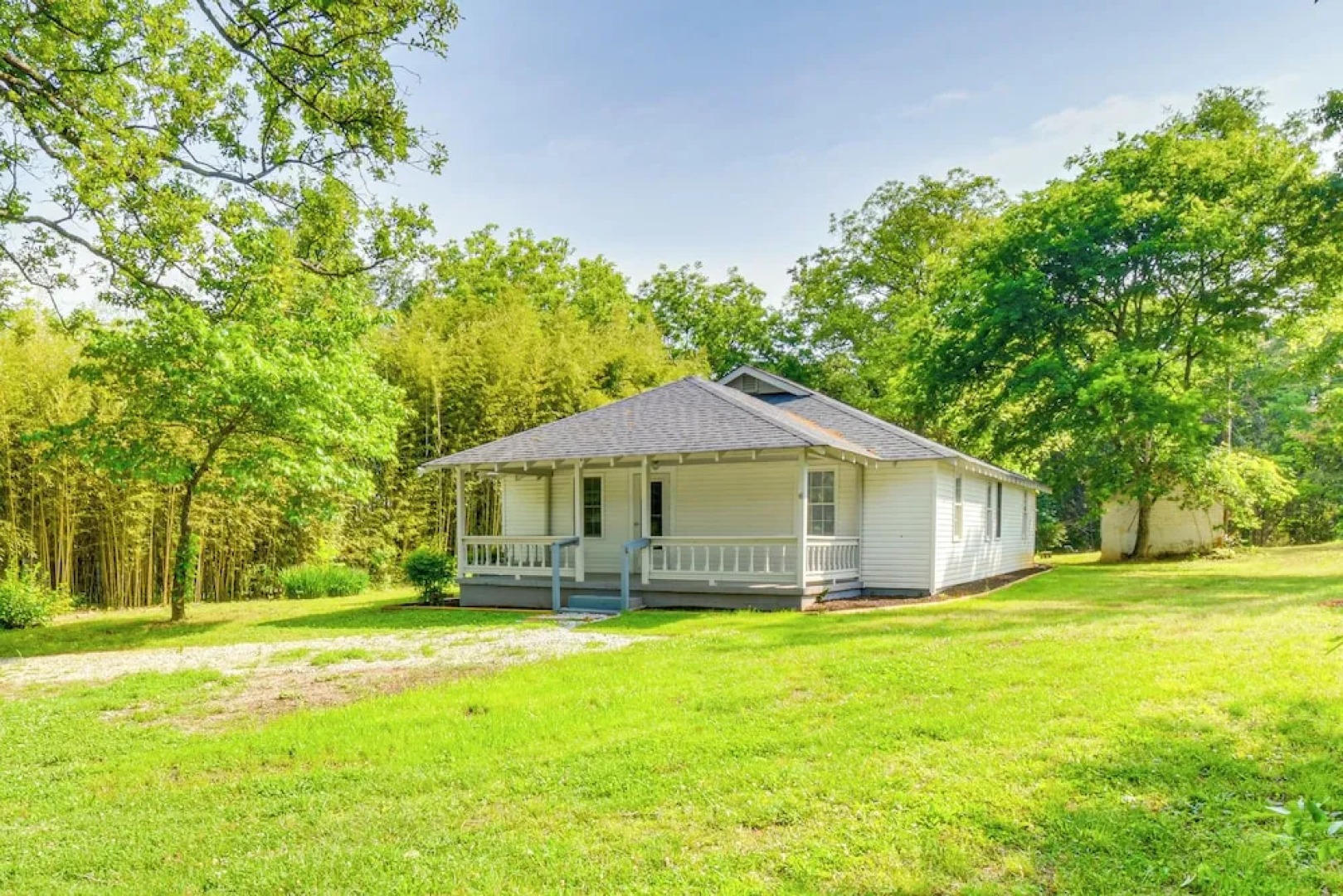 Seneca Vacation Rental w/ Grill Near Lake Hartwell