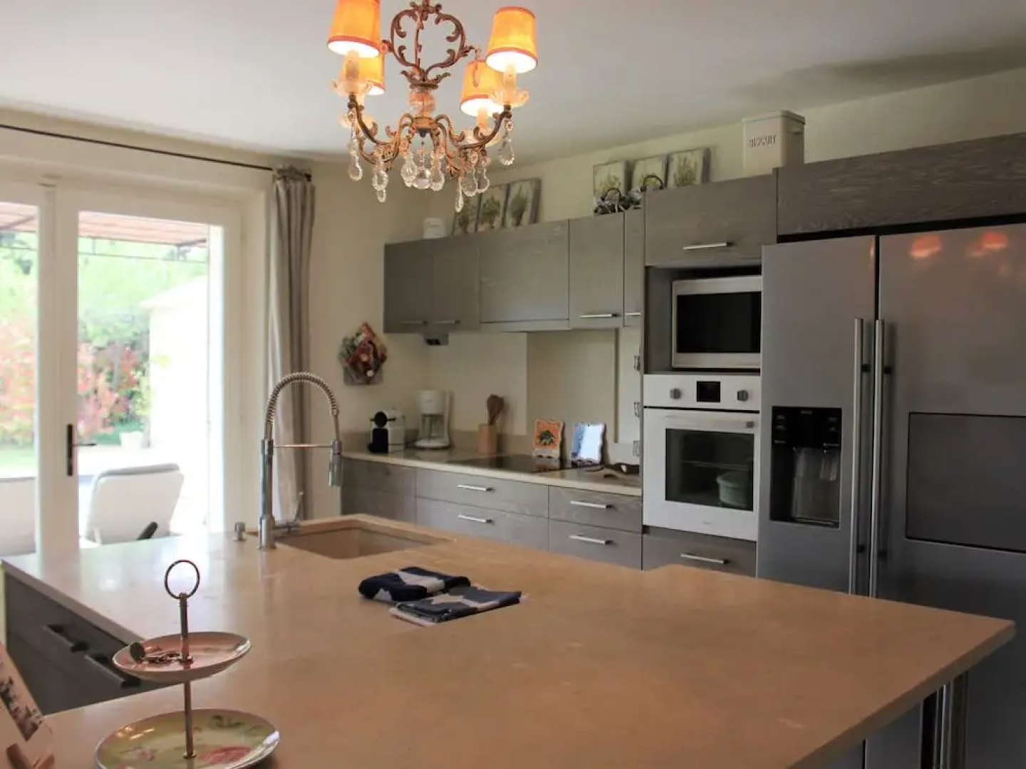 Grandeur Villa in Eygalières With Pool & 2 Terraces