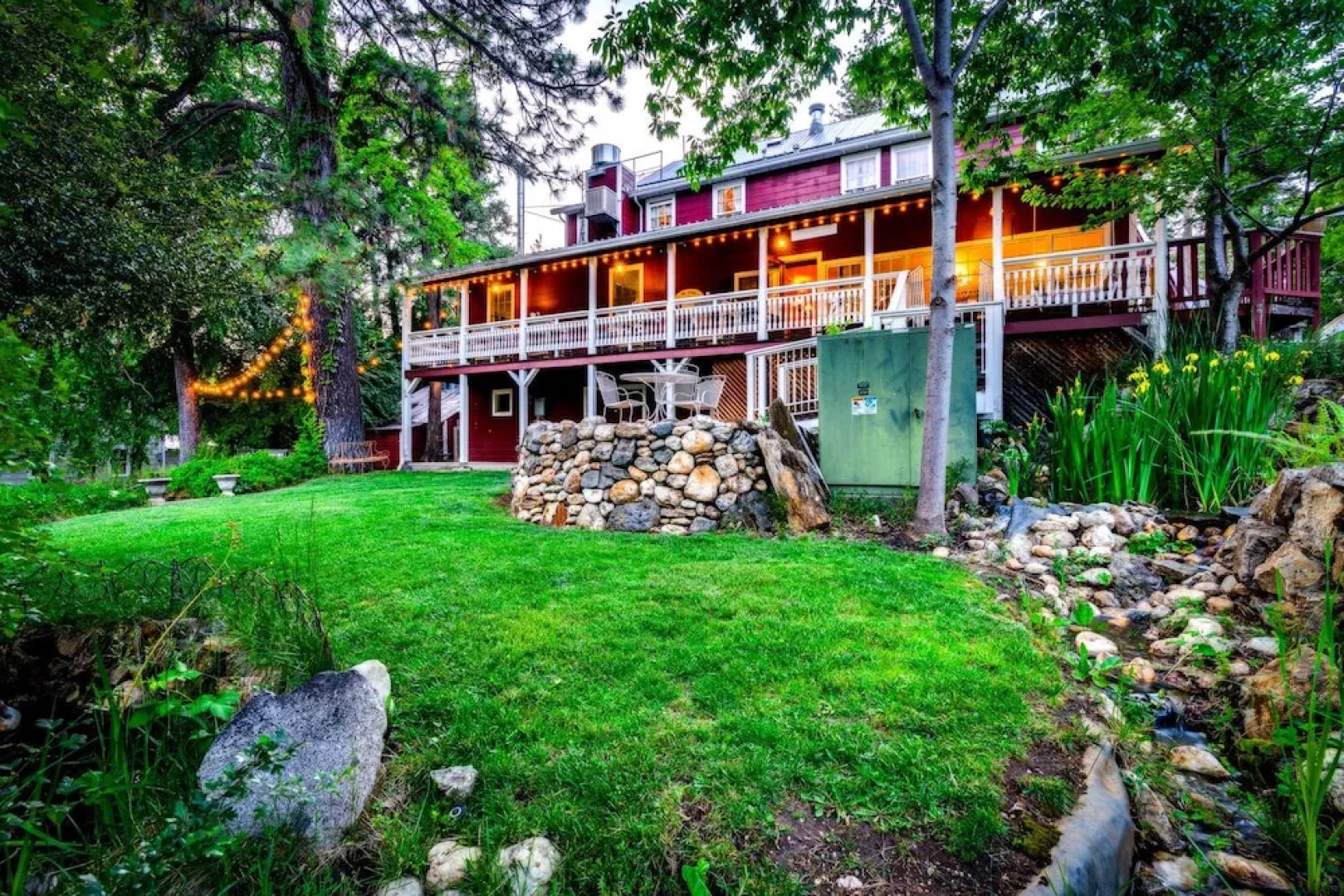 The Dutch Flat Hotel