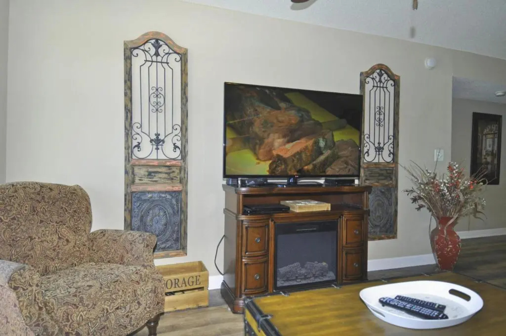 Oceanfront Well Maintained, Walk to Boardwalk, Beach Bars, 902