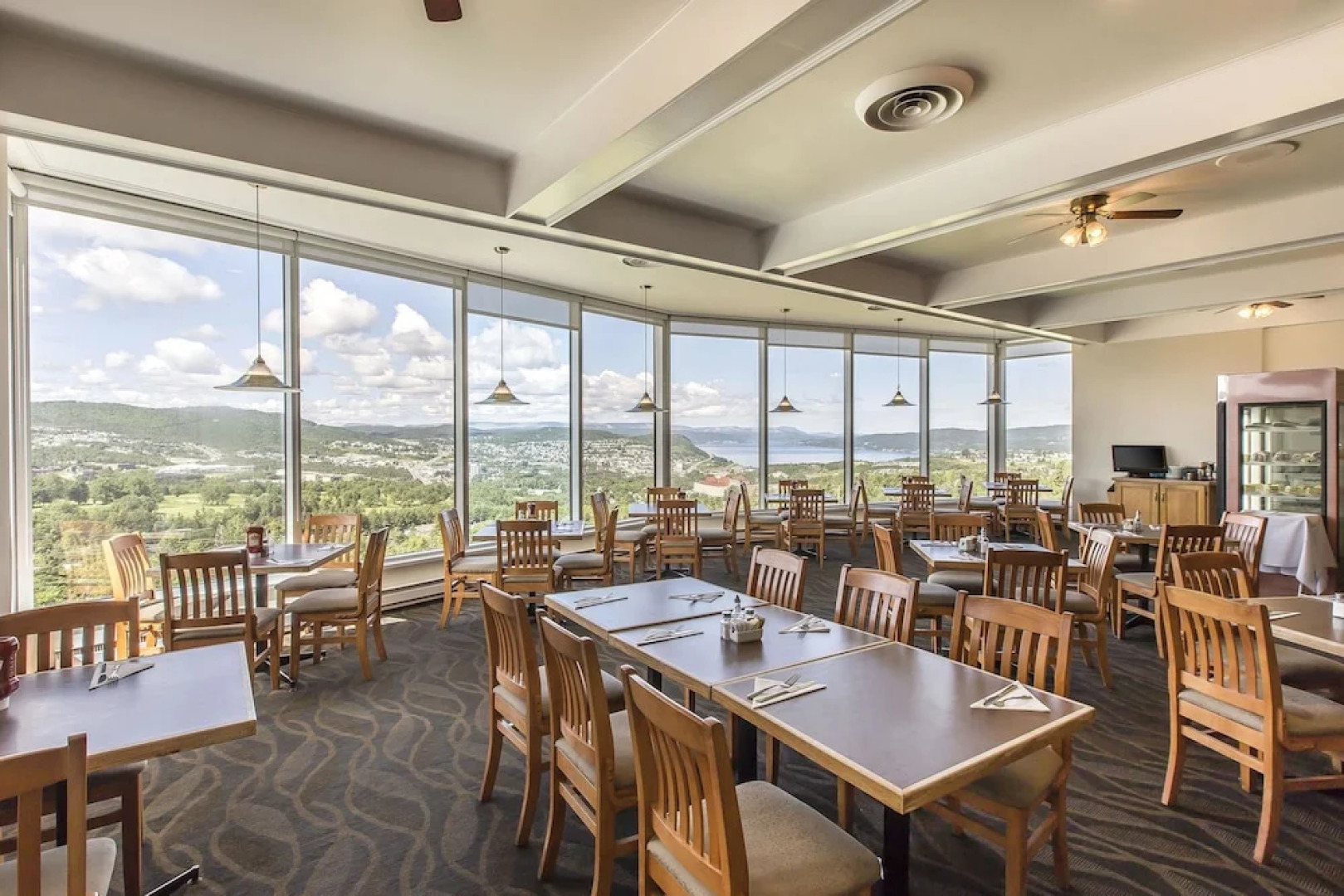 Mamateek Restaurant & Pub