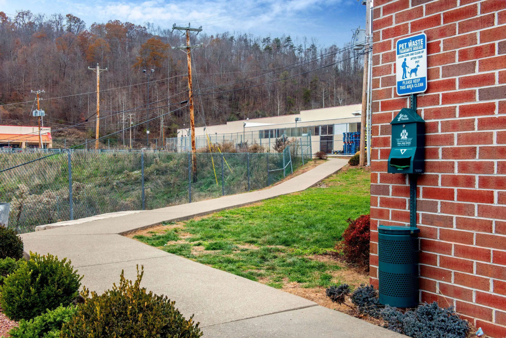 La Quinta Inn & Suites by Wyndham Elkview - Charleston NE