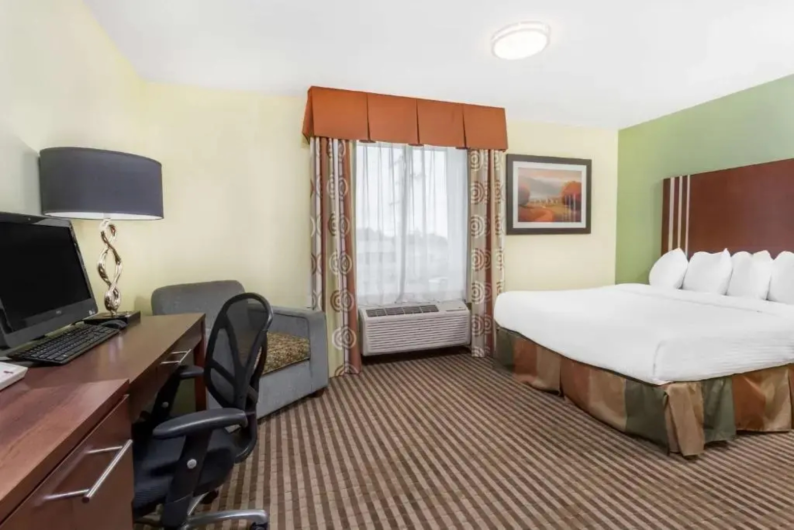 Ramada Carlyle