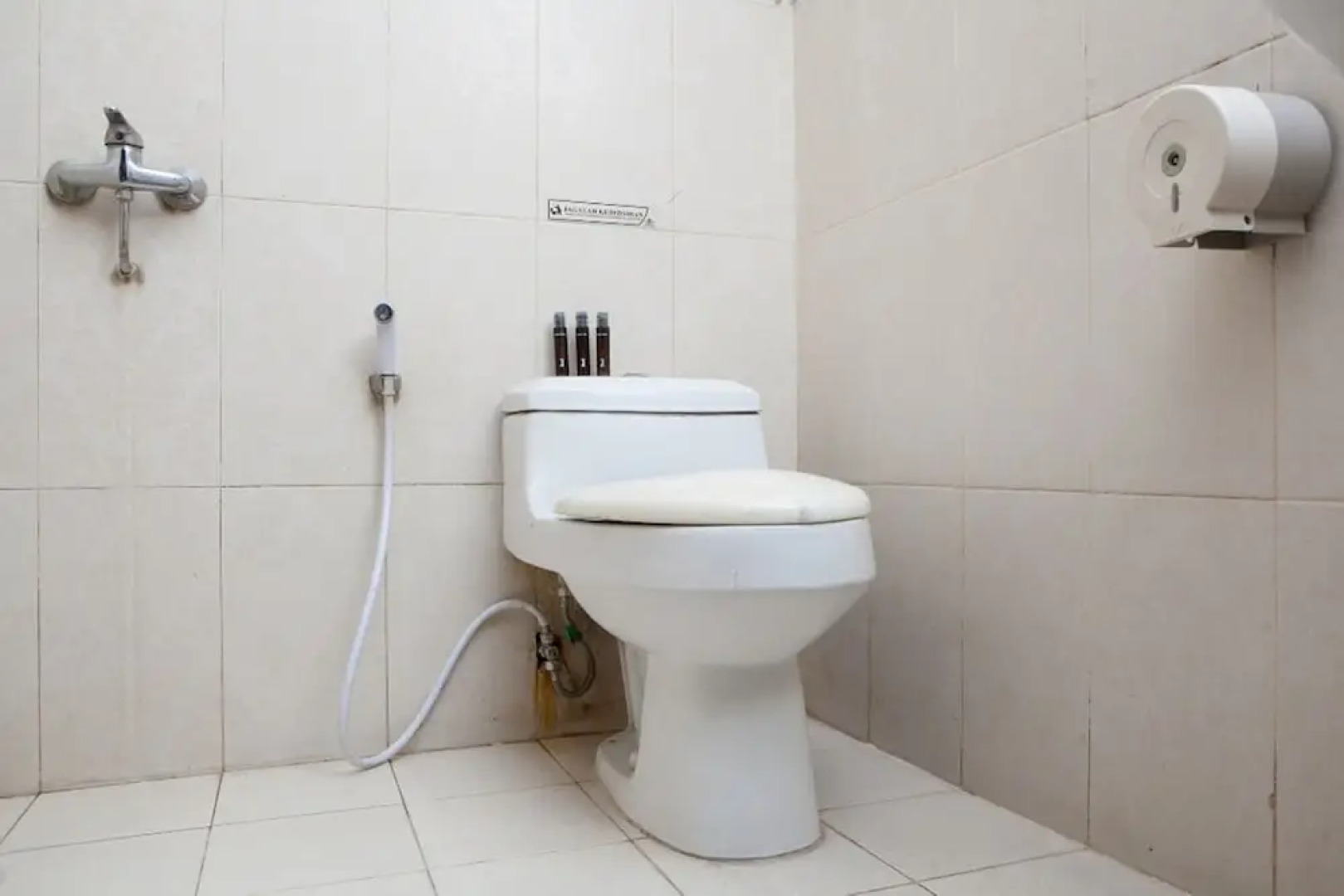 RedDoorz Plus near Floating Market Lembang