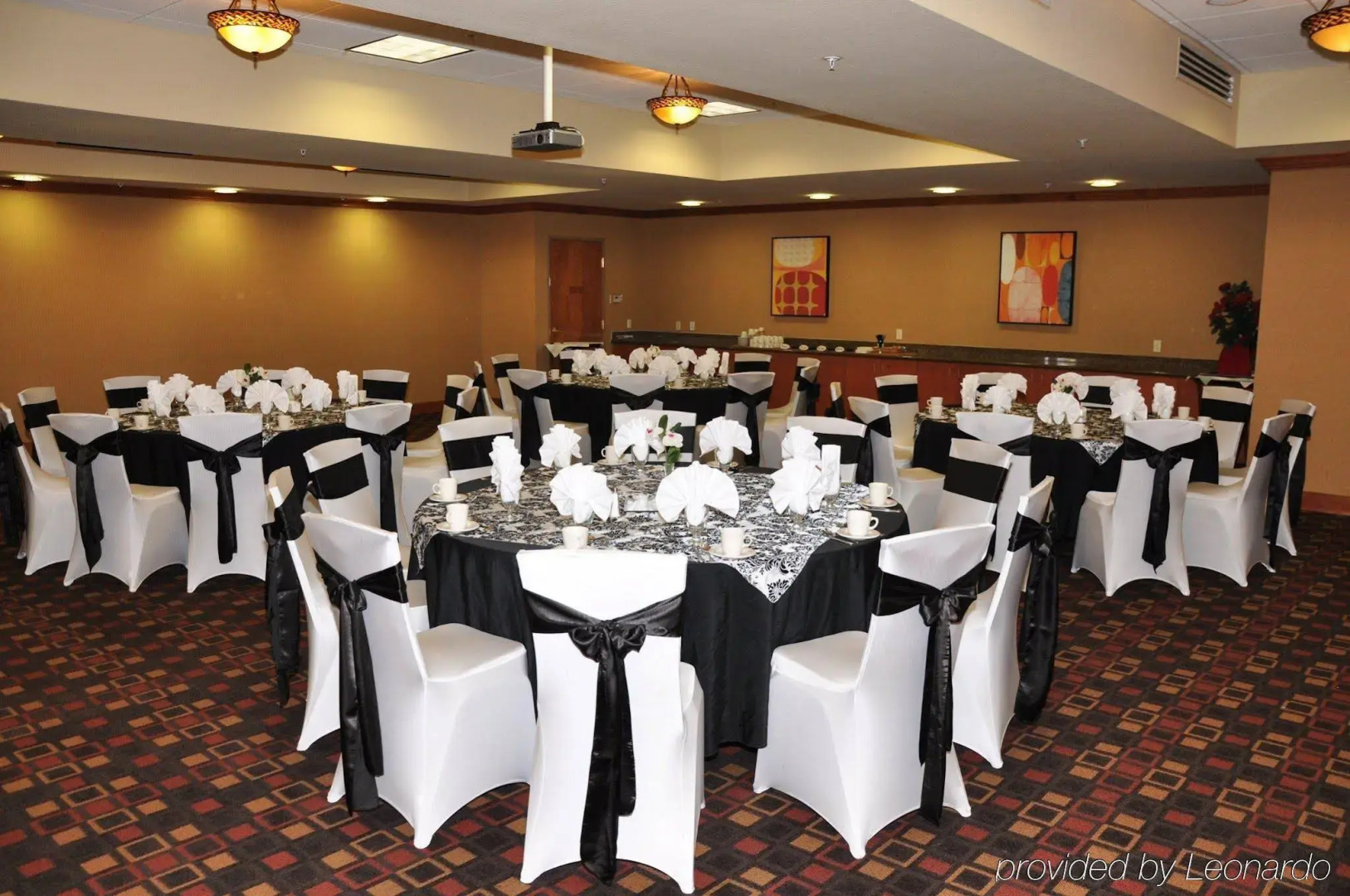 Holiday Inn & Suites Oakland Airport by IHG