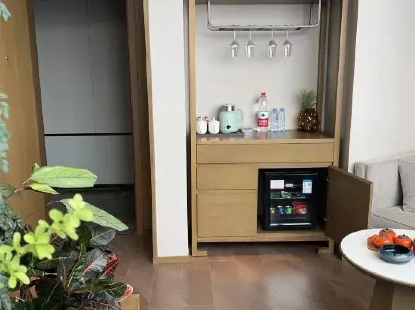 Bahrain Right Banner Villis Maple View Hotel