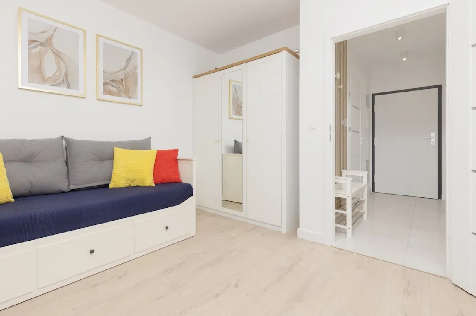 Piaseczno Modern Apartment by Renters