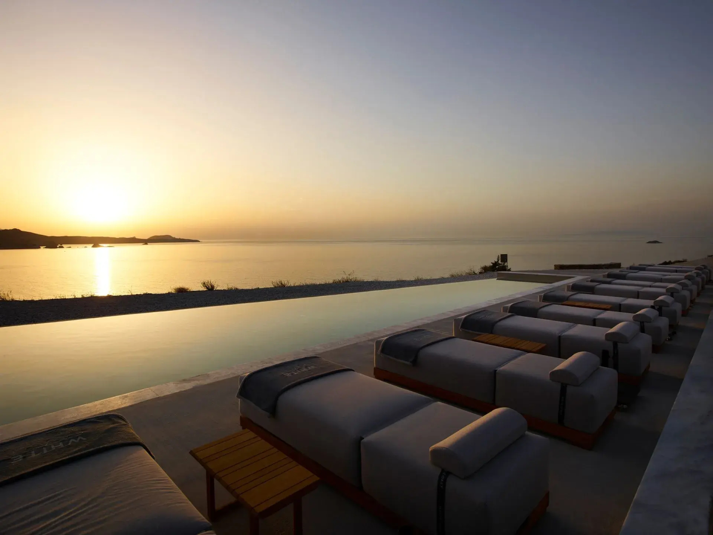 White Coast Pool Suites