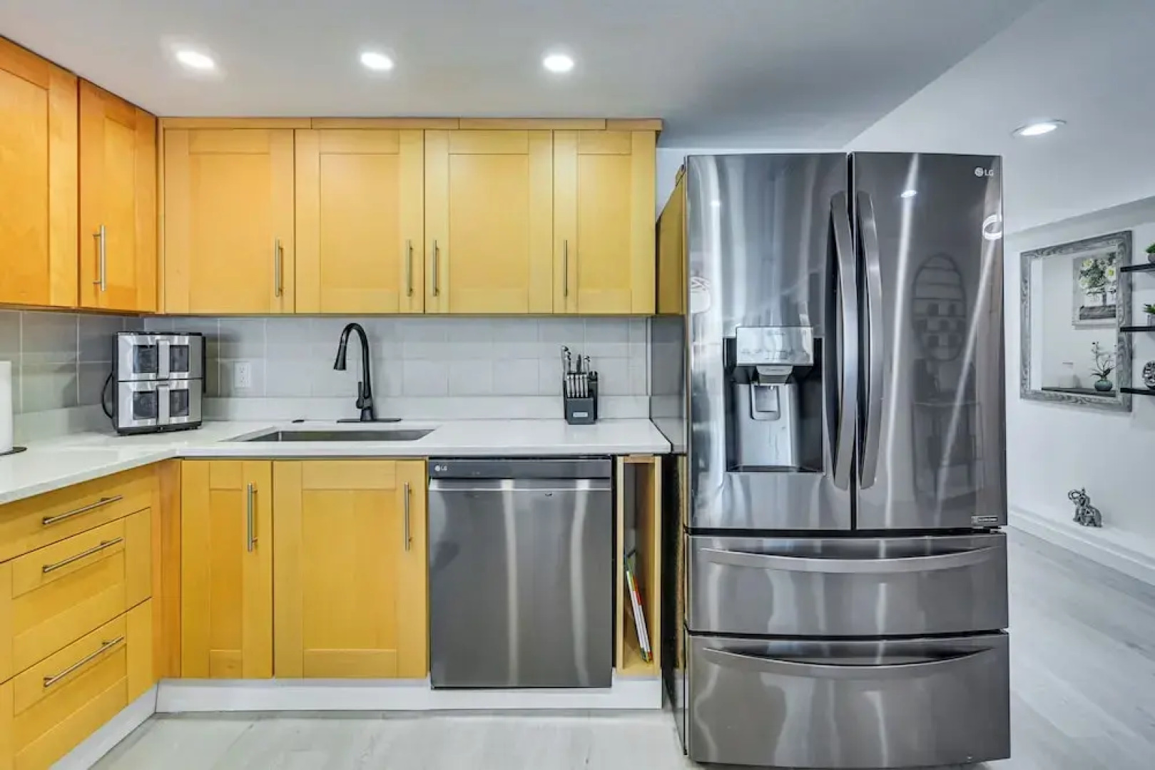 Sunset Views & Hot Tub: Lakefront Holiday Retreat!