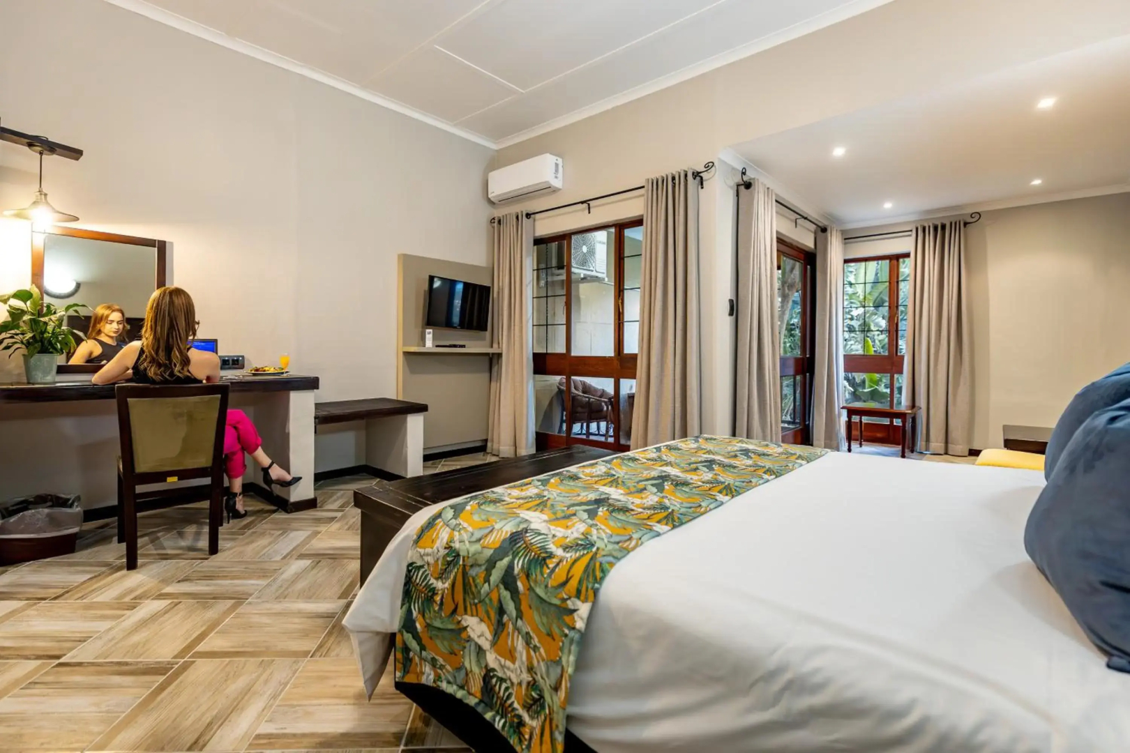 Hotel Numbi and Garden Suites
