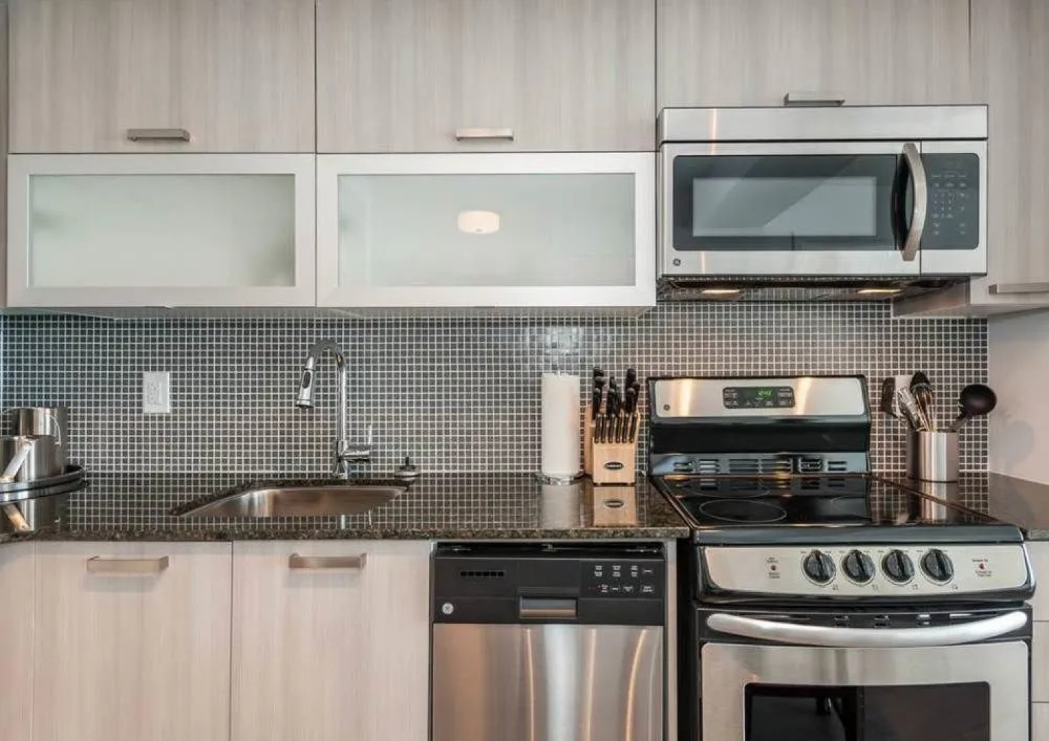 AOC Suites - Penthouse Condo