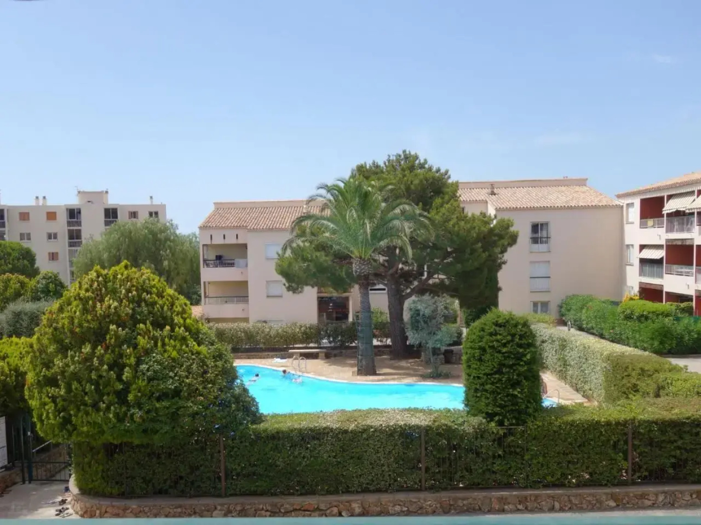 Studio 2 + 2 dans résidence avec piscine