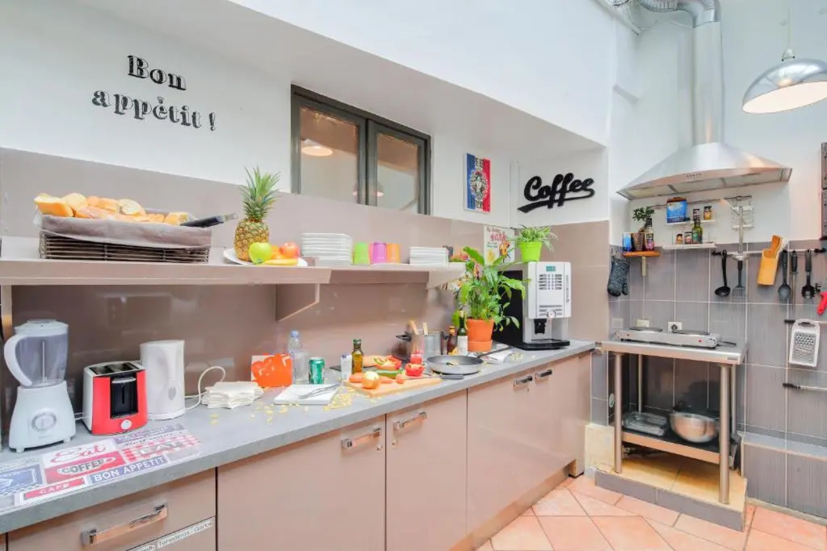 Le Village Montmartre by Hiphophostels