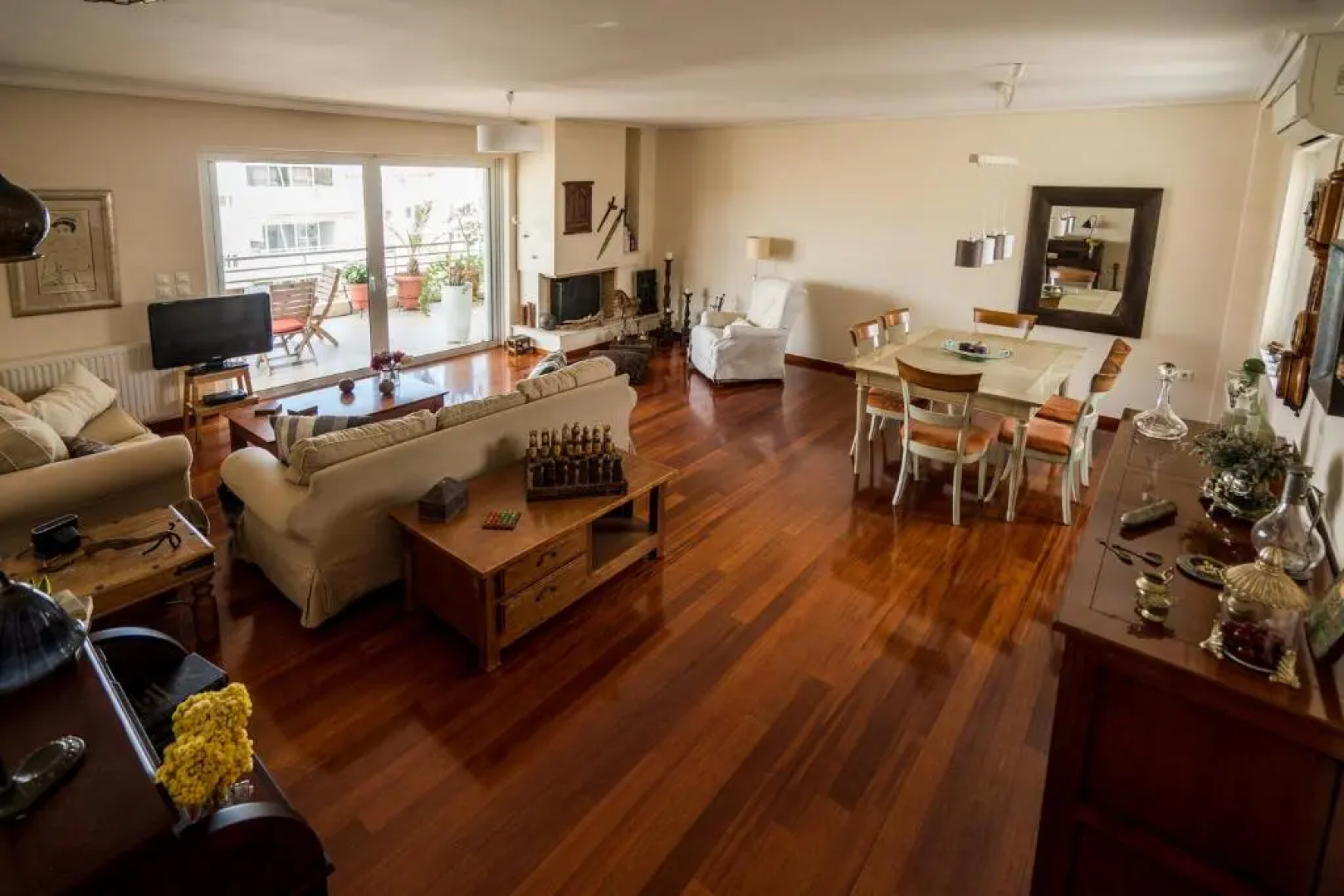 Family getaway, spacious and luxurious, sea view, terrace, next to Voula beach, 20min from center