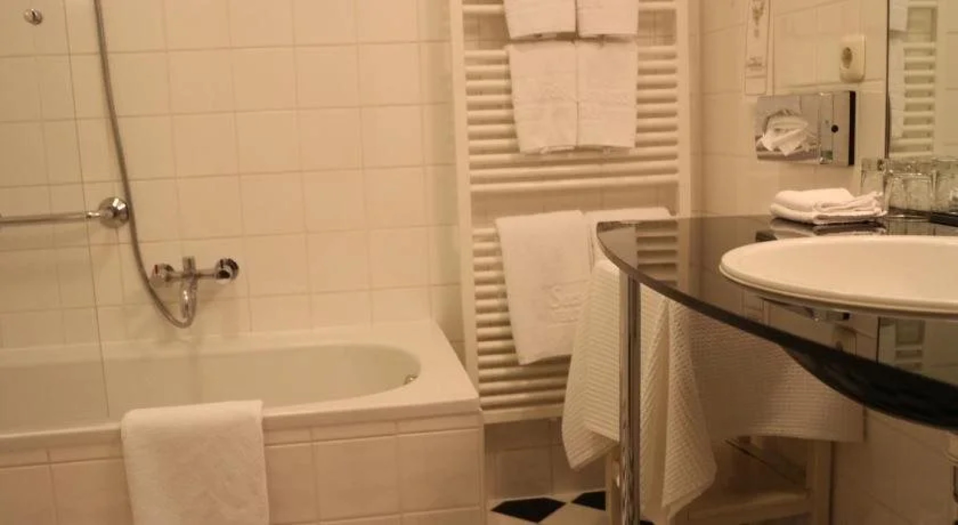 Hotel Seeschll Velden