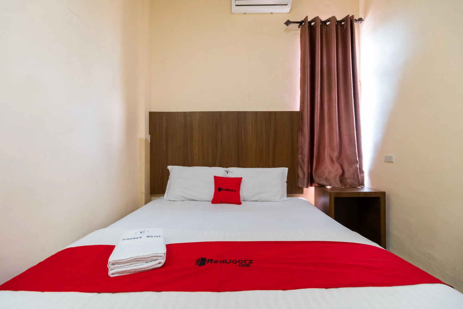 RedDoorz Plus near Ramayana Pematangsiantar