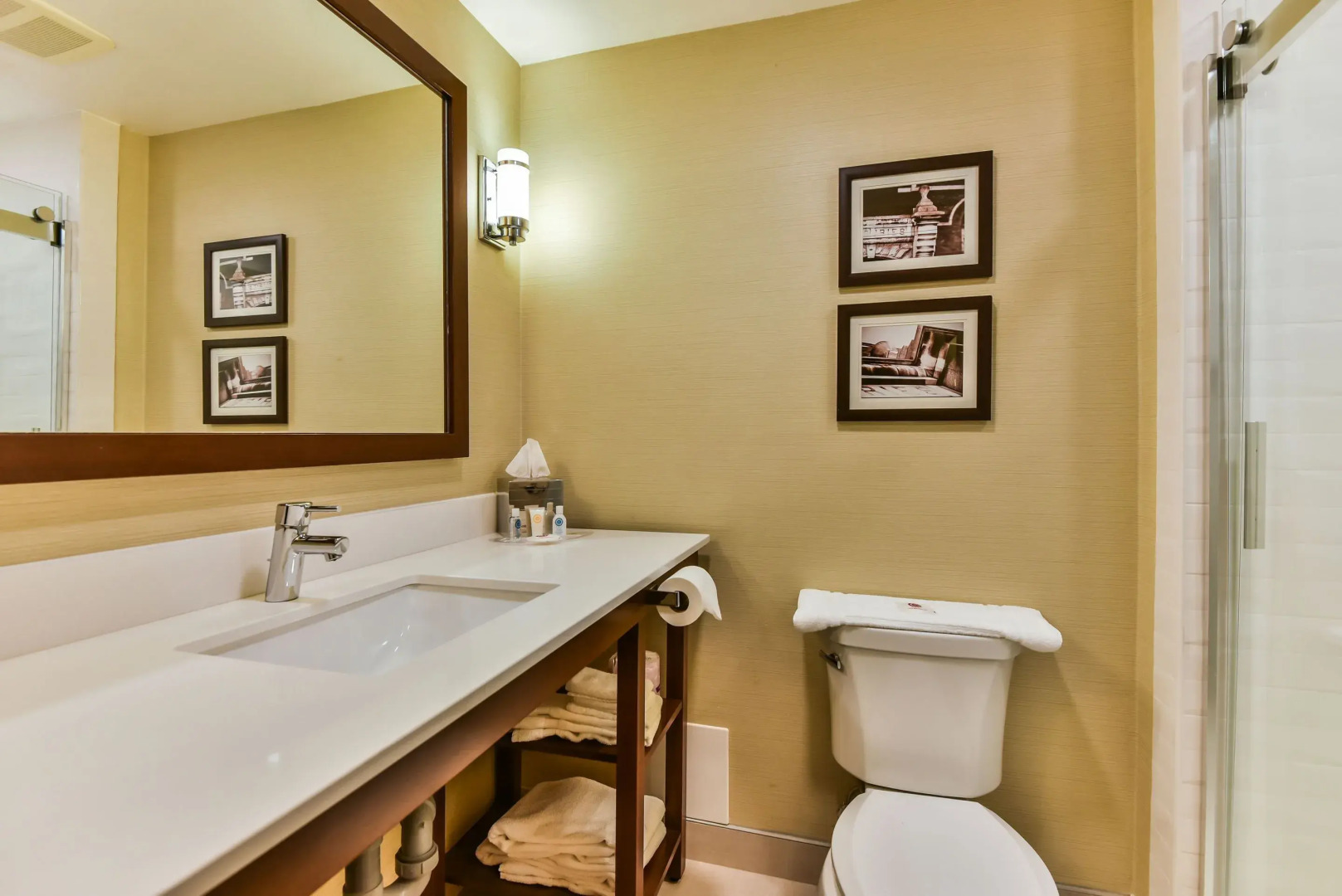 Comfort Suites Downtown Windsor