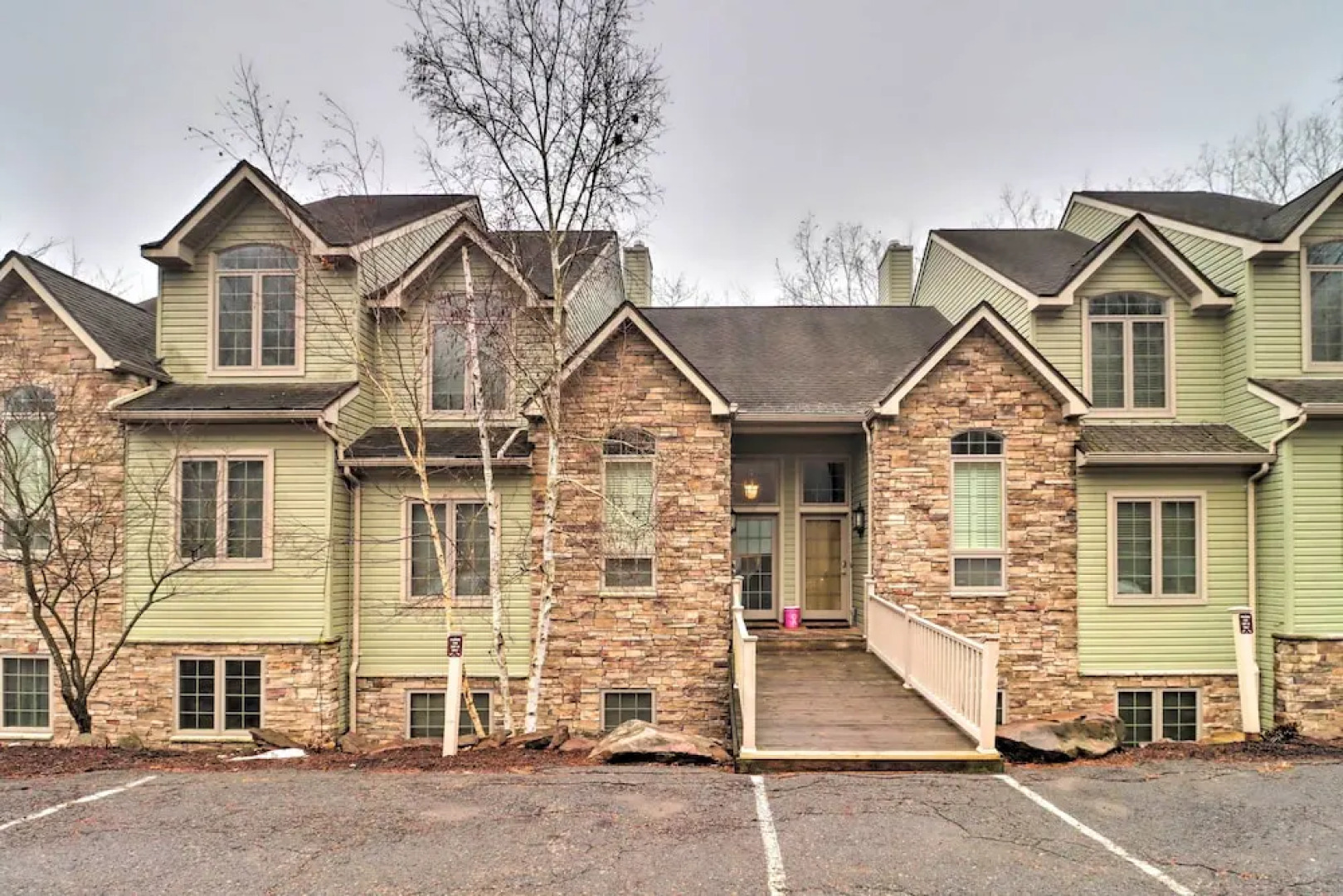 Poconos Townhome - Walk to Big Boulder Lake!