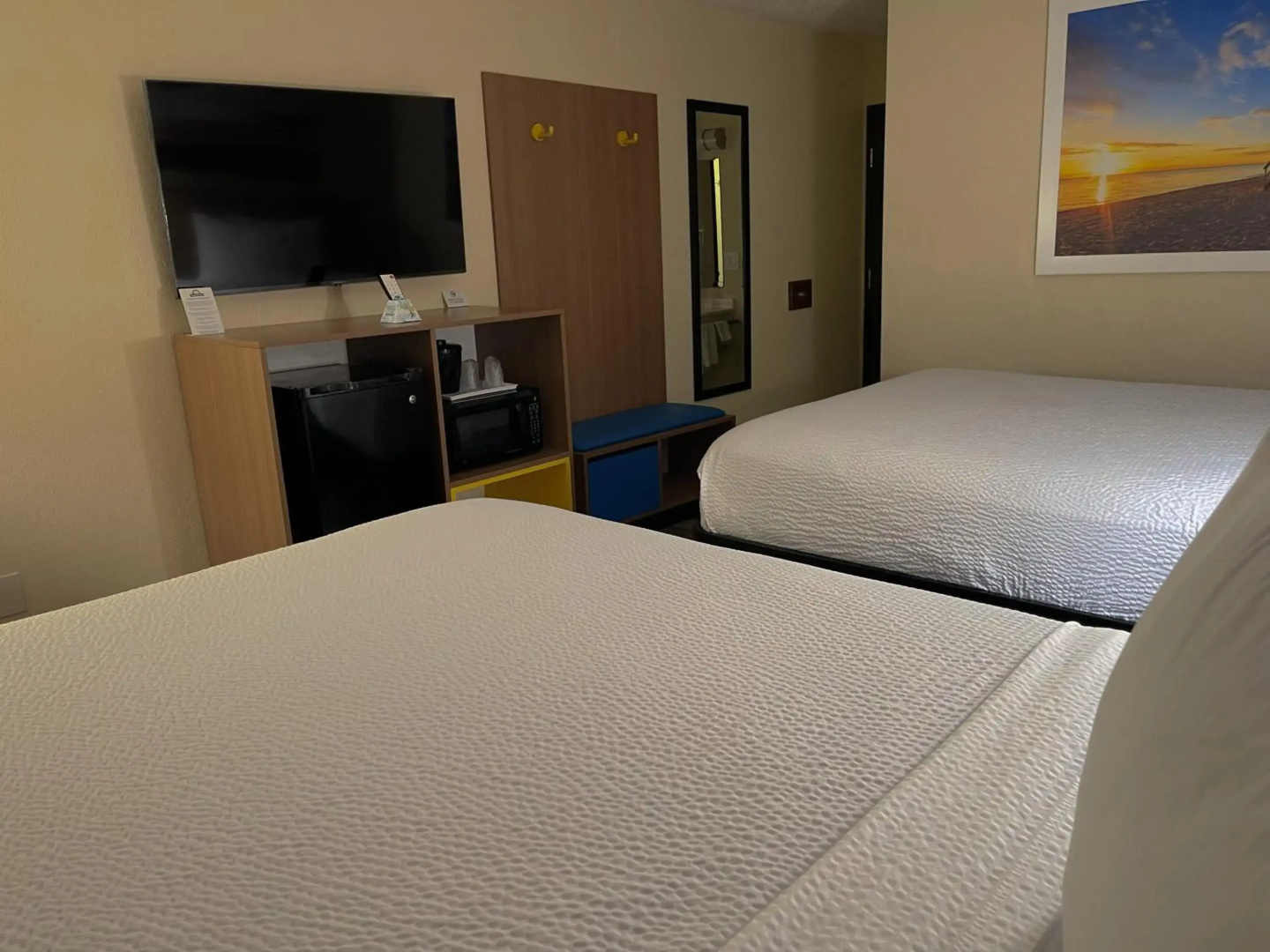 Days Inn & Suites by Wyndham Kaukauna WI