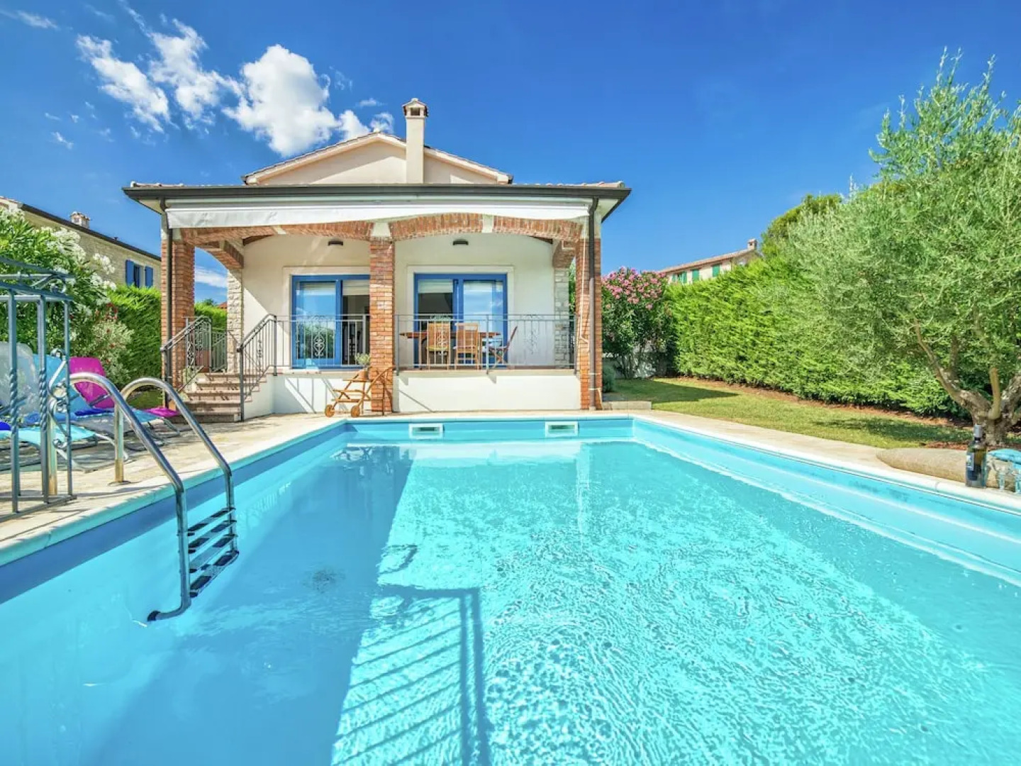 Detached modern villa with pool in Sveti Lovrec, near the beach and Porec