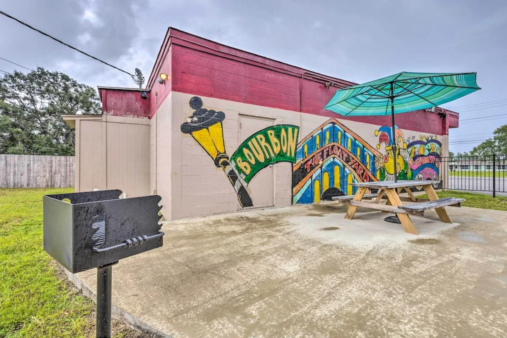 'the Float Yard' Pensacola Home w/ Pool Table
