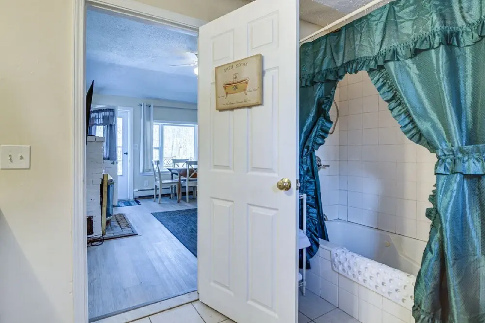 Single-story Cottage in Glen w/ Deck & Near Skiing