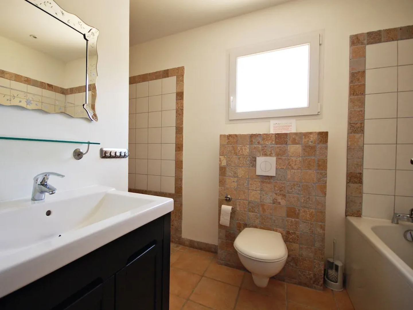 Villa with air-con, heated pool, jacuzzi, fenced garden and kids play equipment