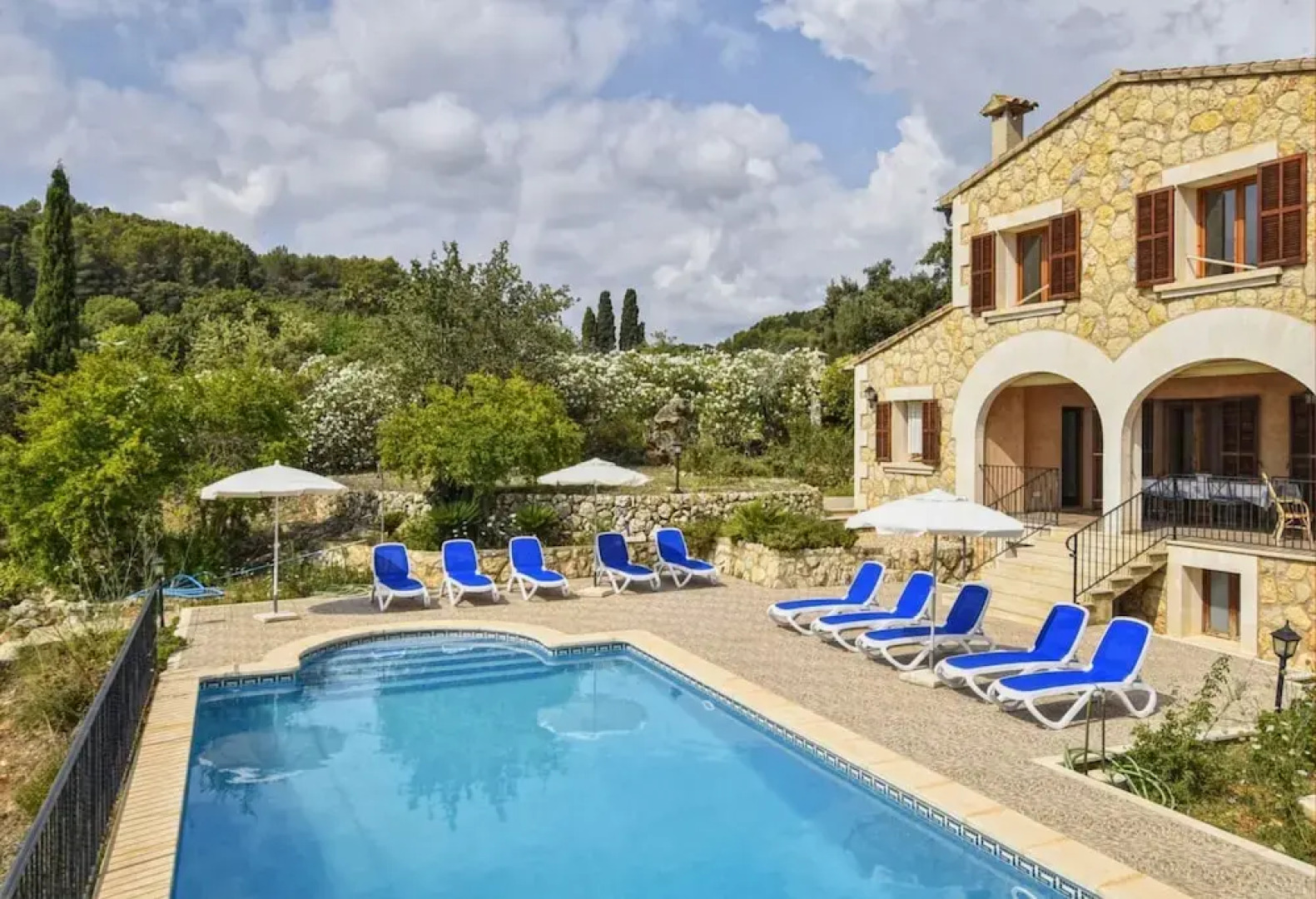 Country House in Spain With Pool & Mountain Views