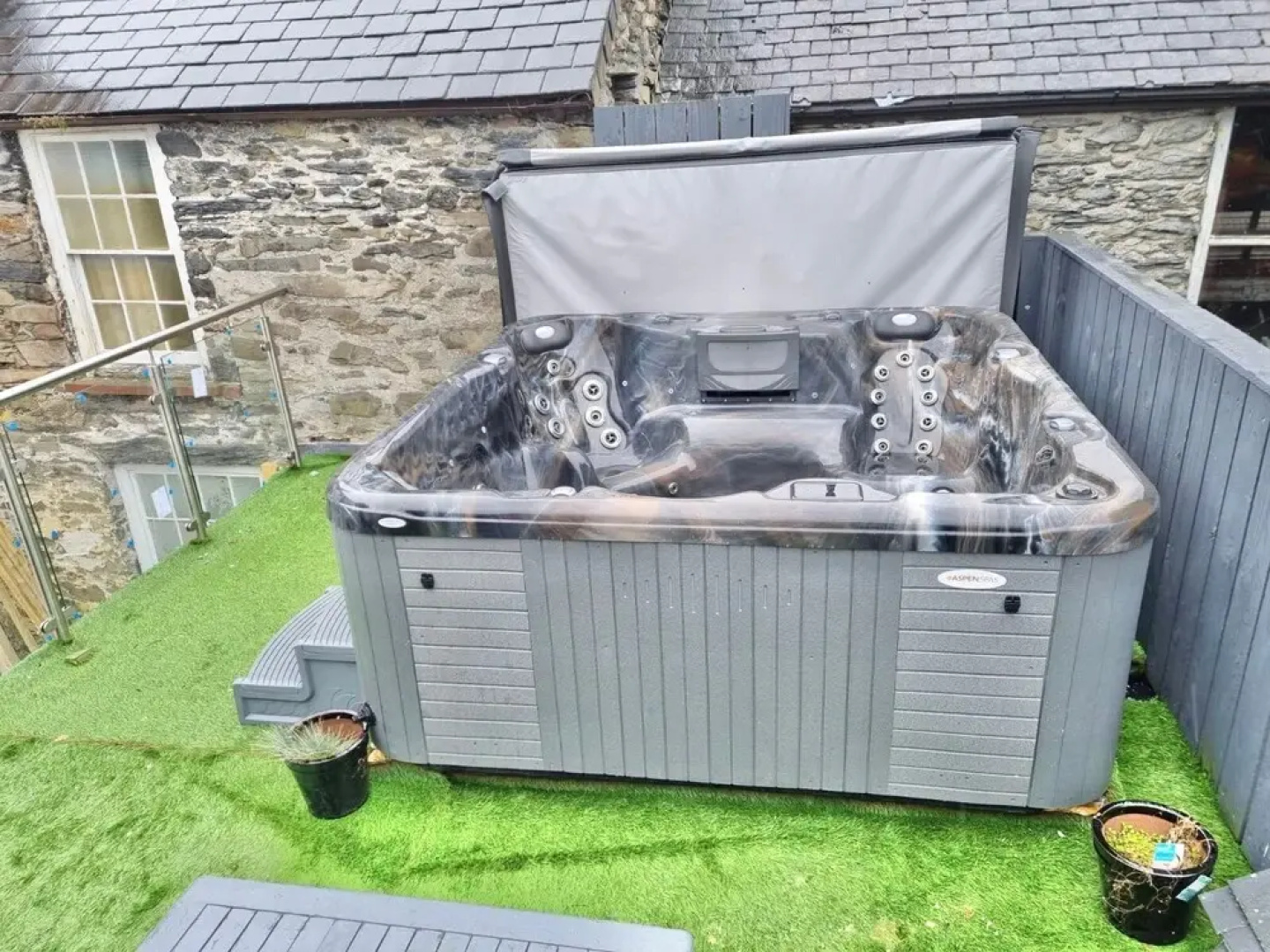 Brackendale Luxury Townhouse, hot Tub,sauna, Games