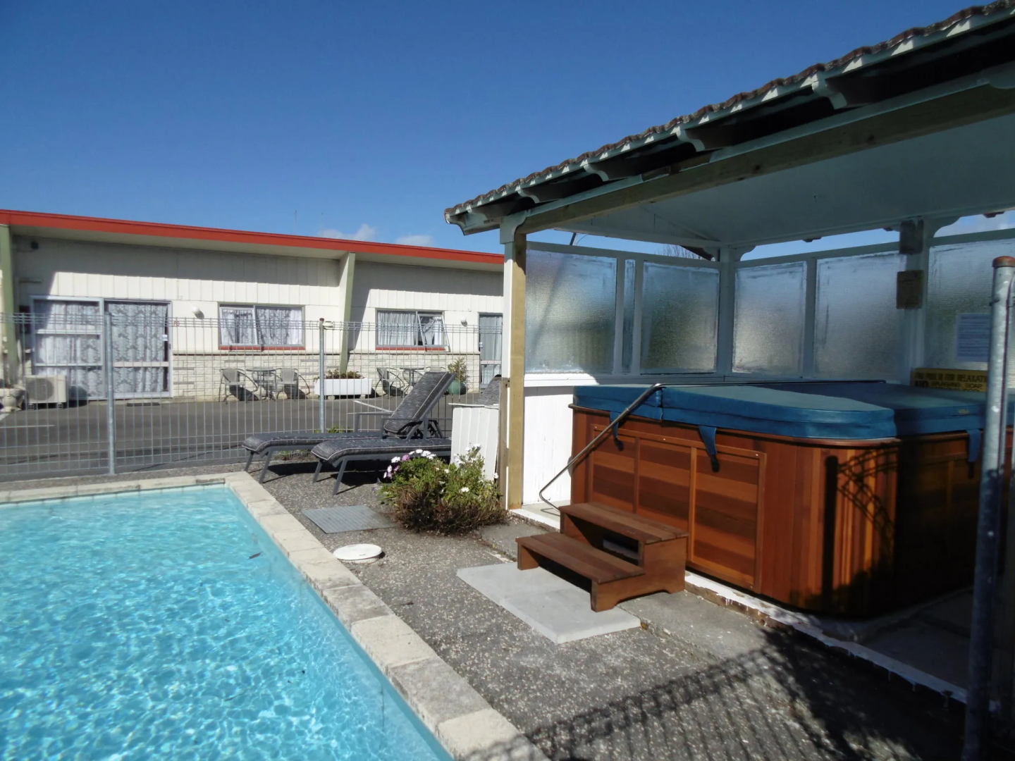 Sundowner Spanish Lady Motel