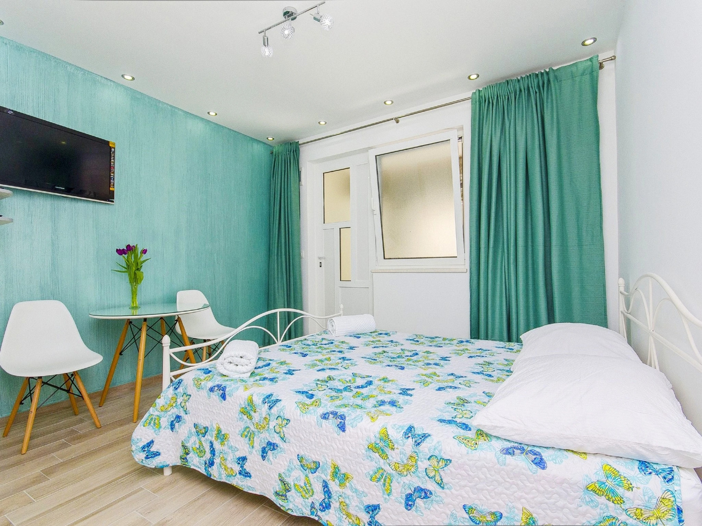 Apartments & rooms Rina