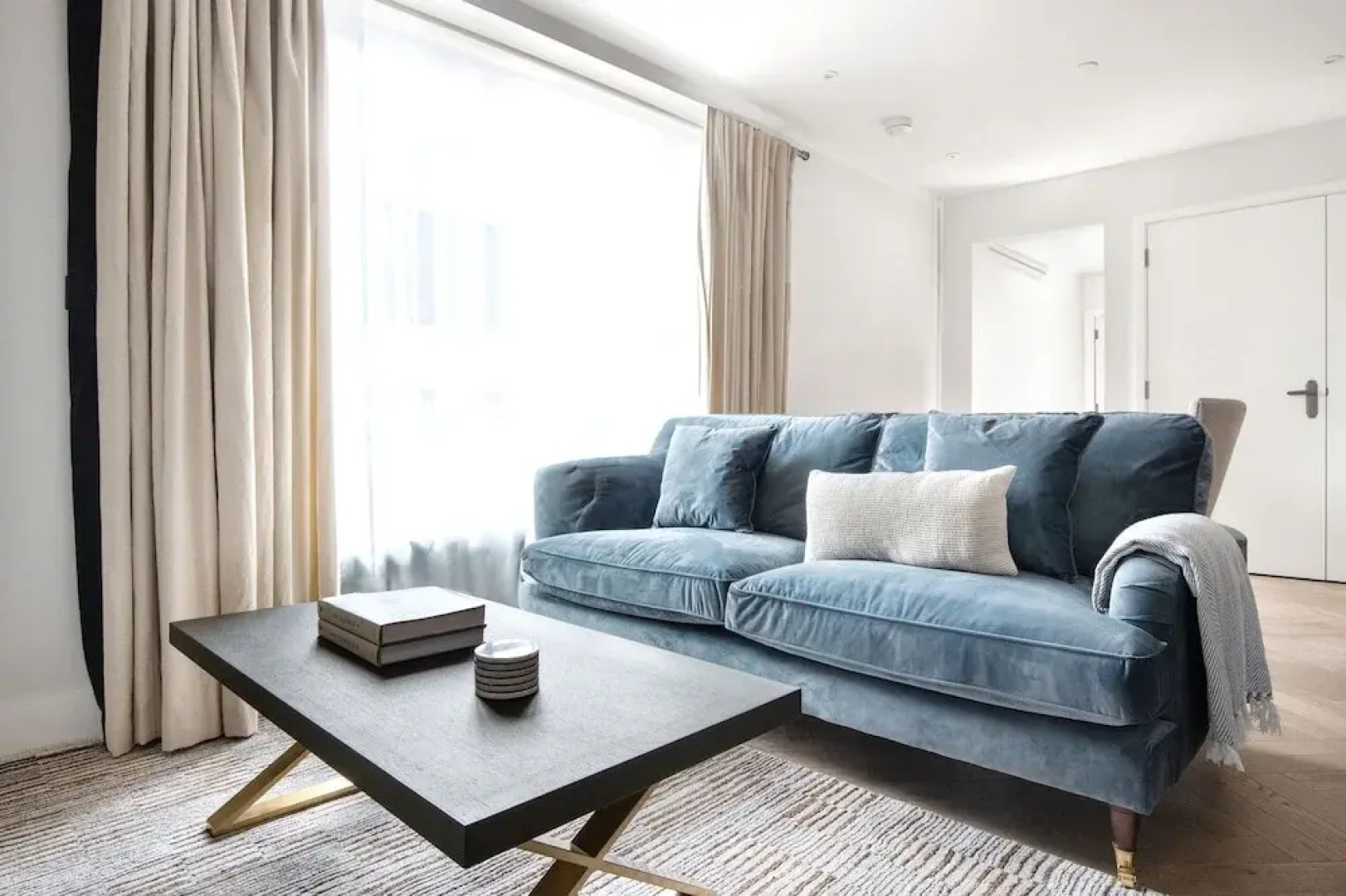 Sophisticated 2 Bedrooms by Spitafields